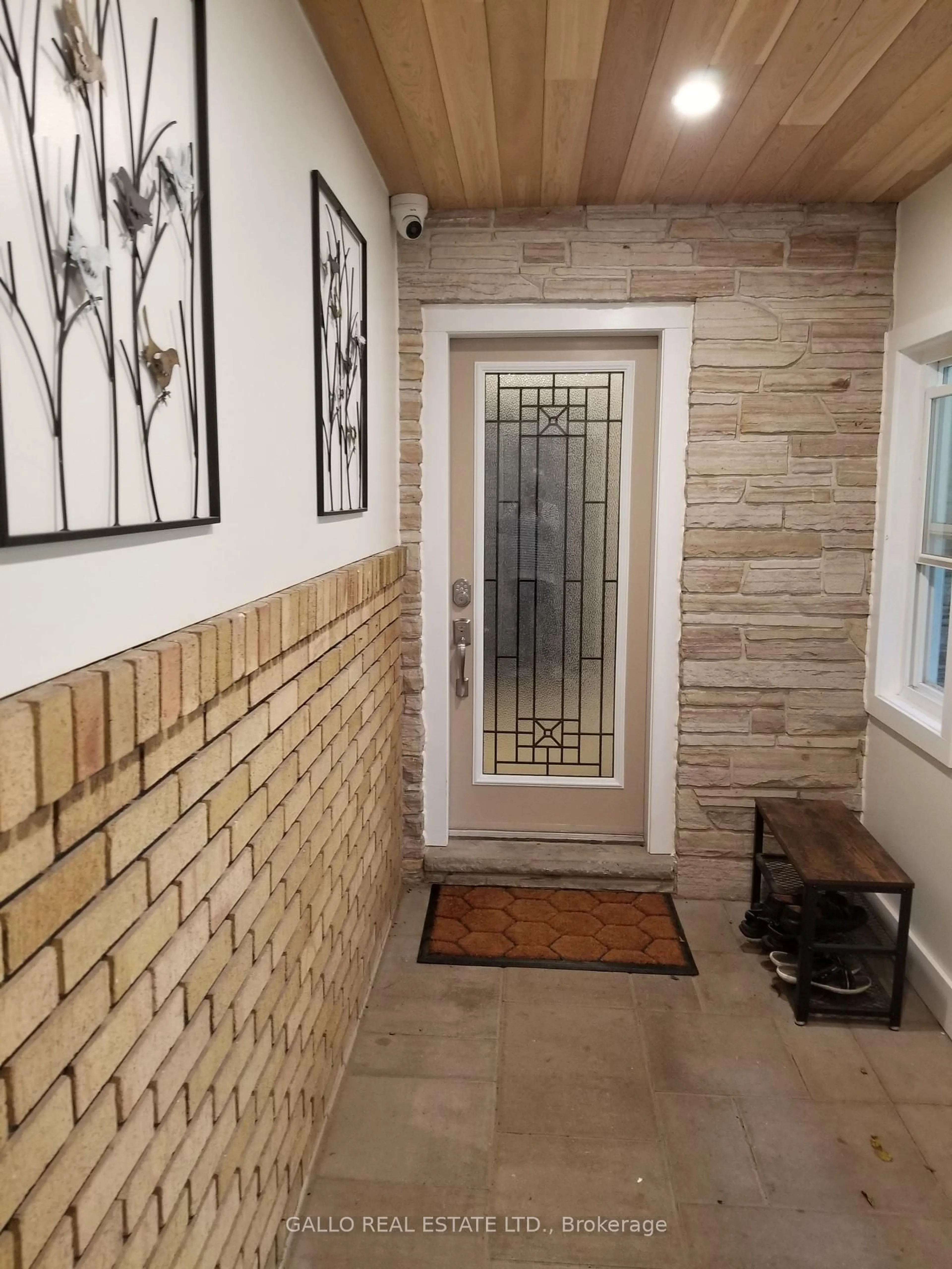 Indoor entryway for 193 Church St, Markham Ontario L3P 2M6