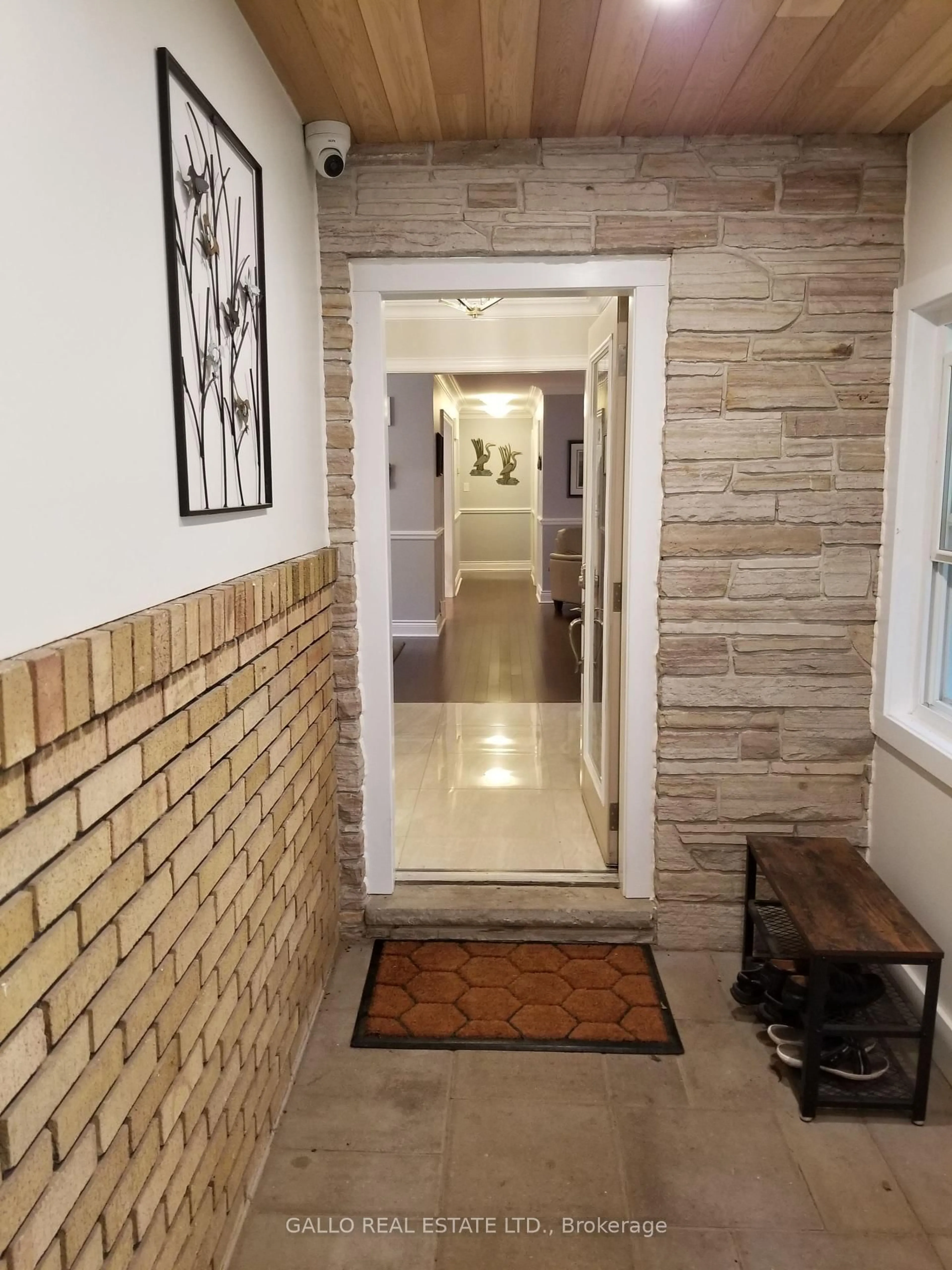 Indoor foyer for 193 Church St, Markham Ontario L3P 2M6