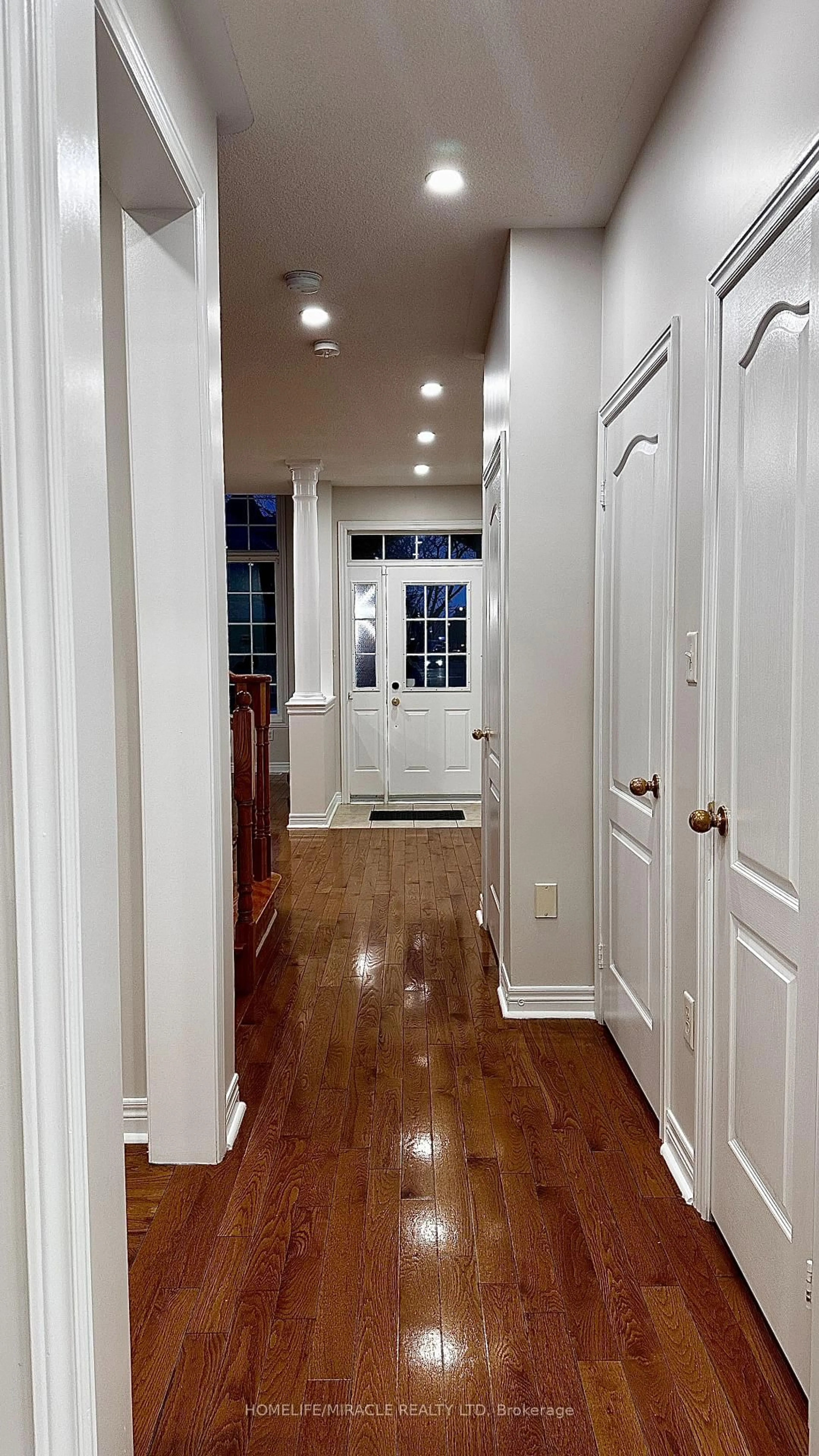 Indoor entryway for 19 Collingham Pl, Markham Ontario L6B 0G4