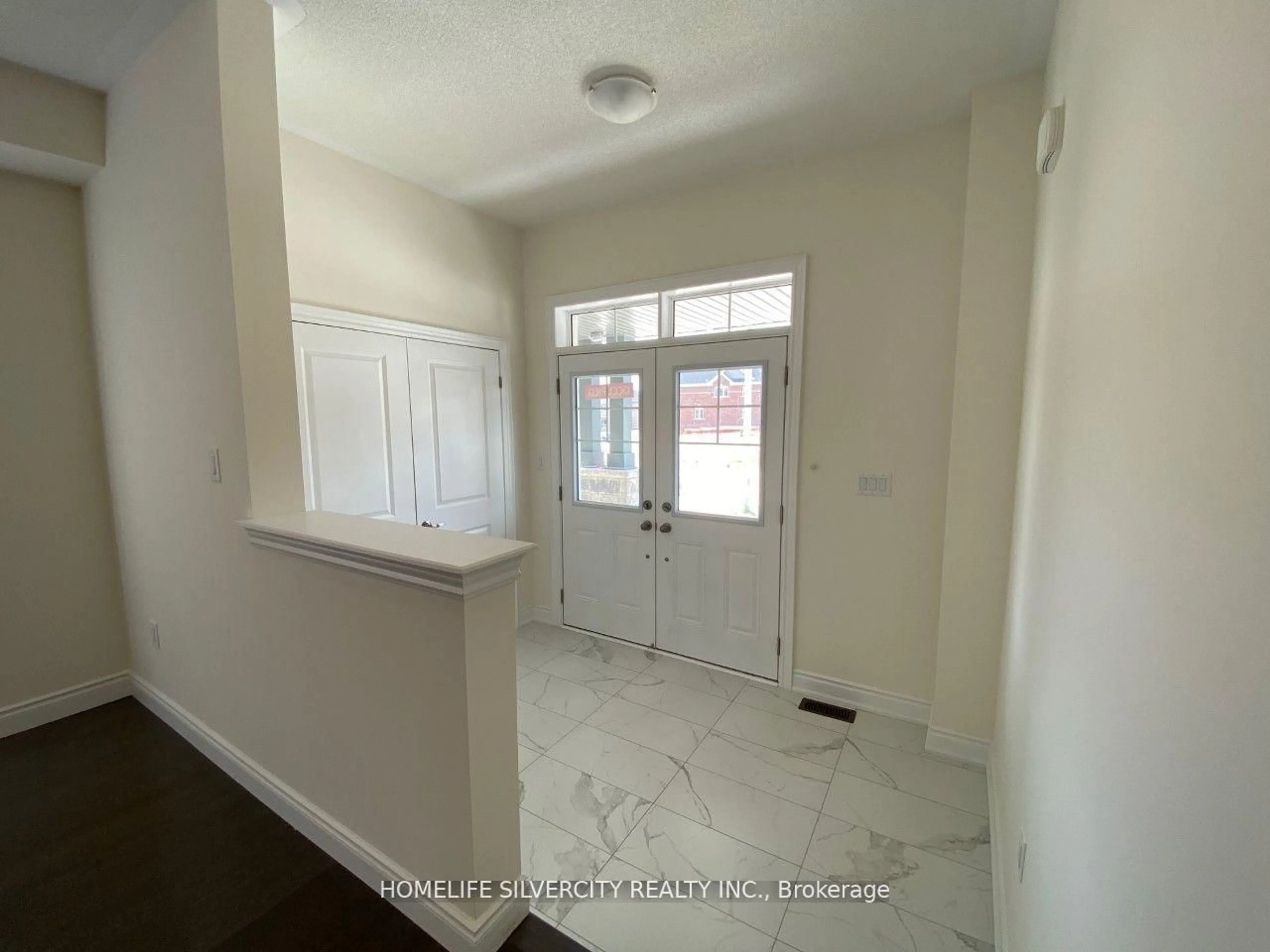 Indoor entryway for 2201 Lozenby St, Innisfil Ontario L9S 0M9