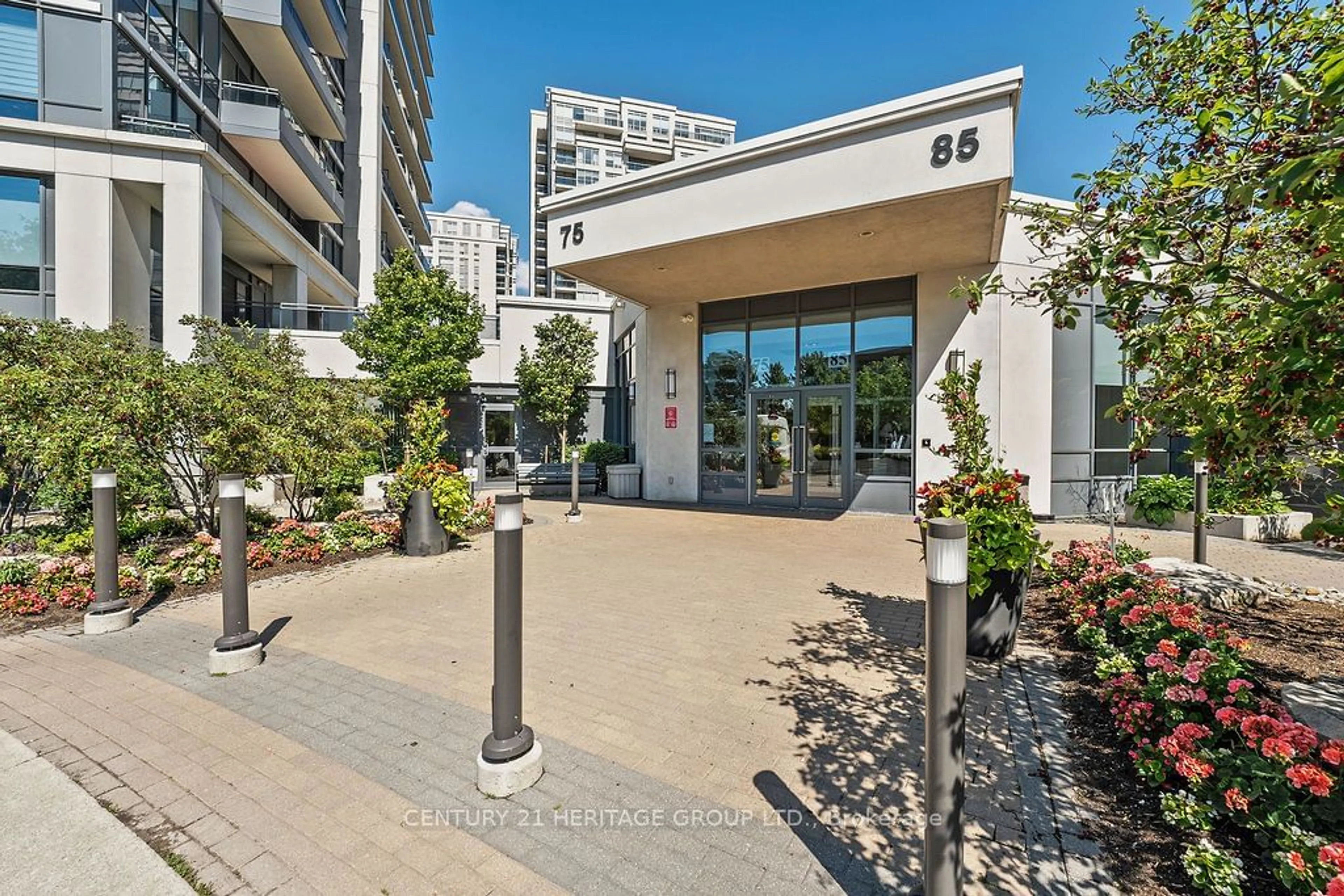 Indoor foyer for 85 North Park Rd #406, Vaughan Ontario L4J 0H9