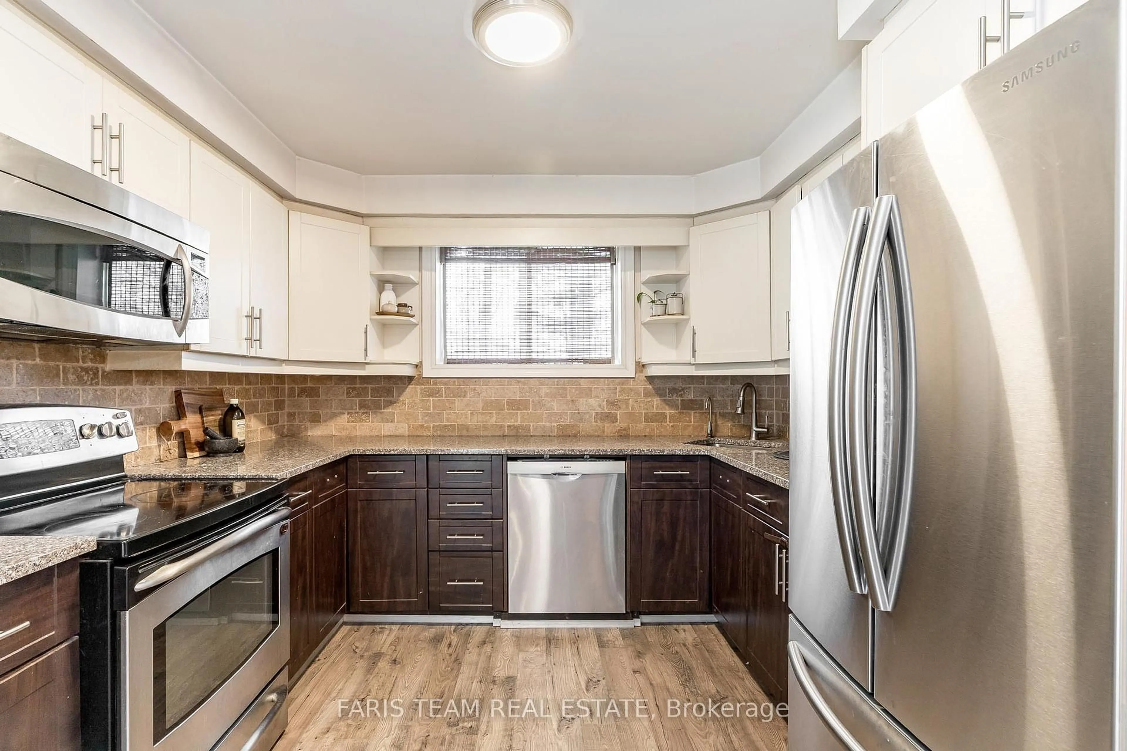 Standard kitchen, unknown for 4313 10th Sdrd, Bradford West Gwillimbury Ontario L3Z 3V7