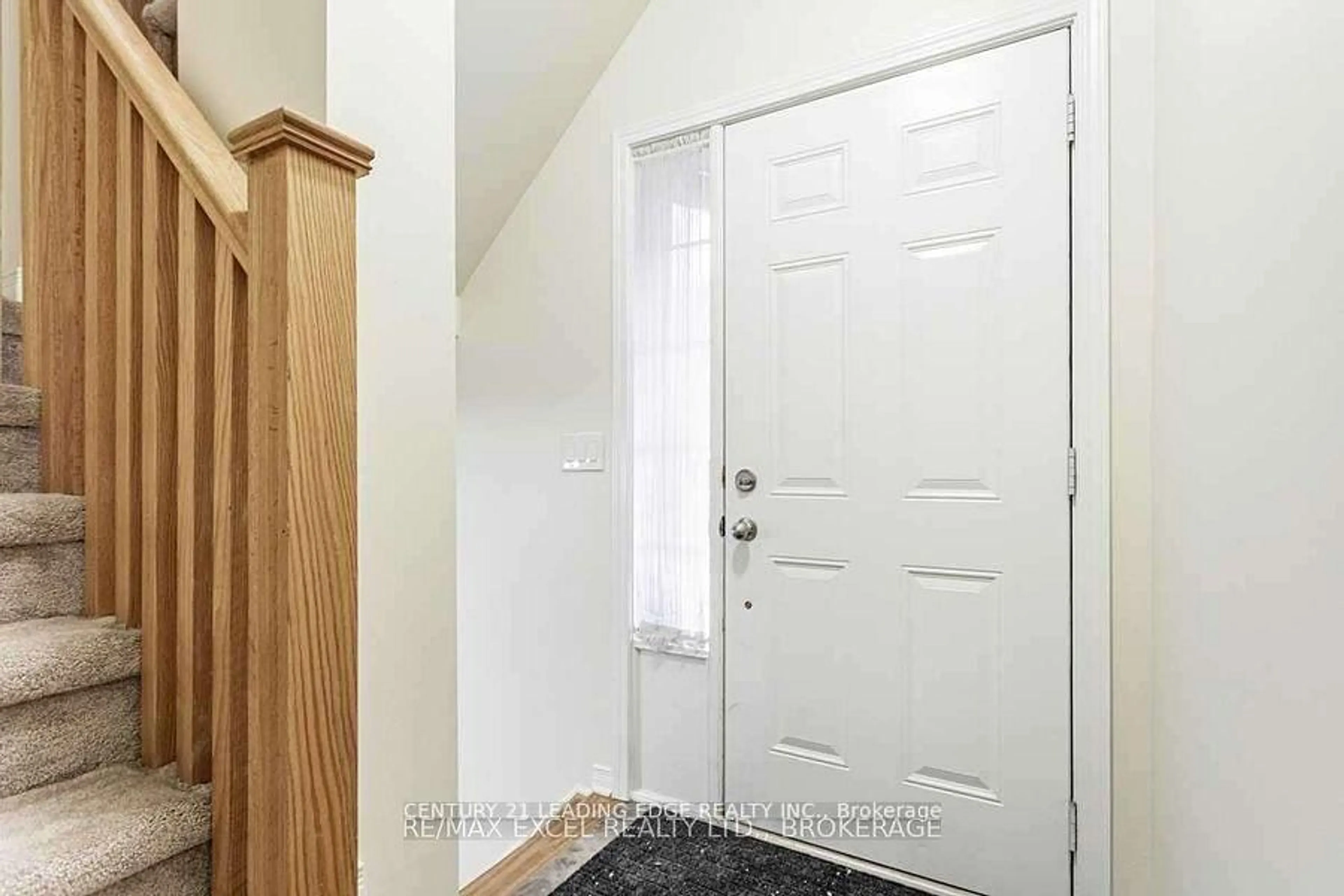 Indoor entryway for 33 Ormerod Lane, Richmond Hill Ontario L4S 0G3