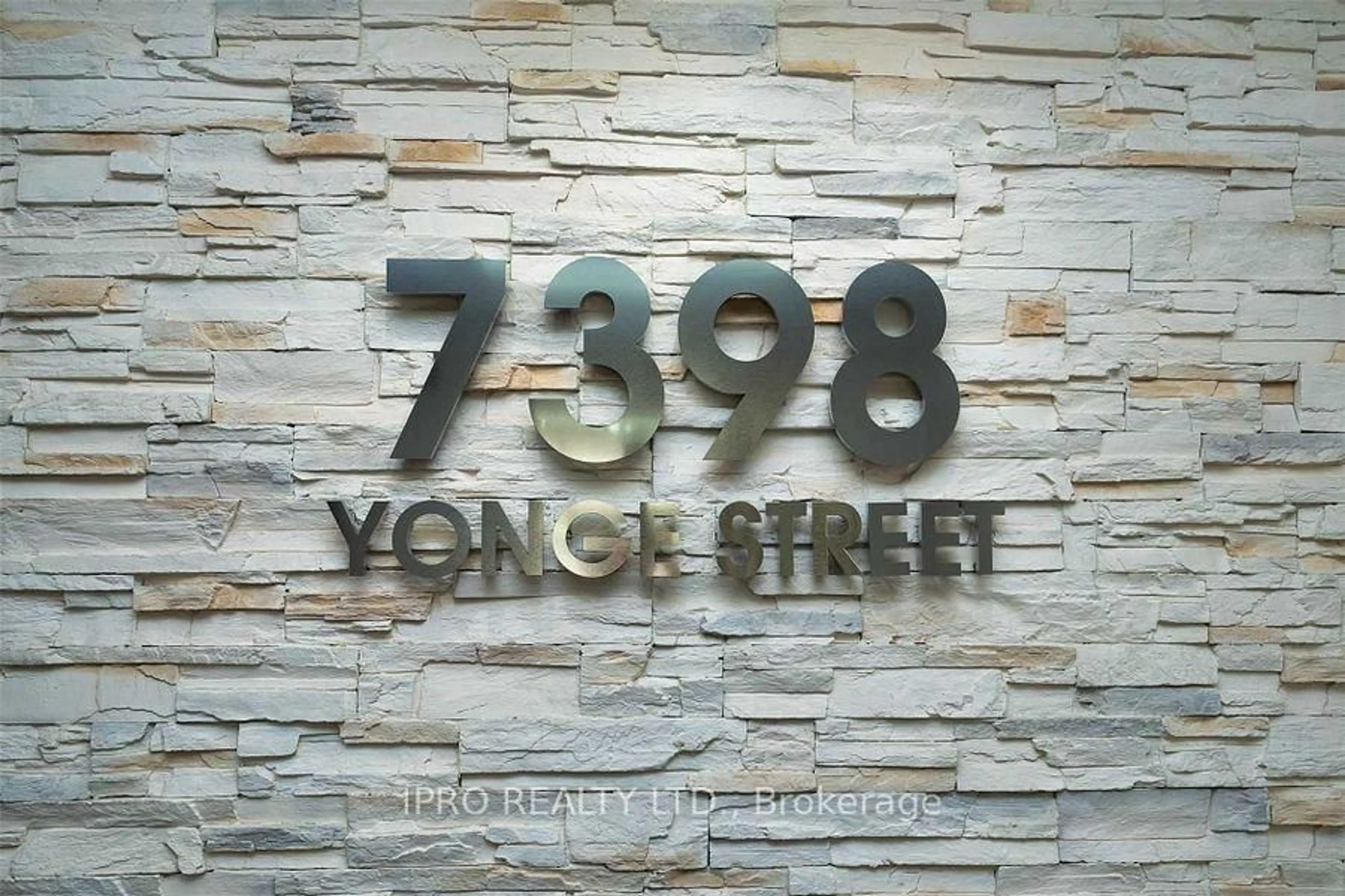 Indoor foyer for 7378 Yonge St #303, Vaughan Ontario L4J 8J1