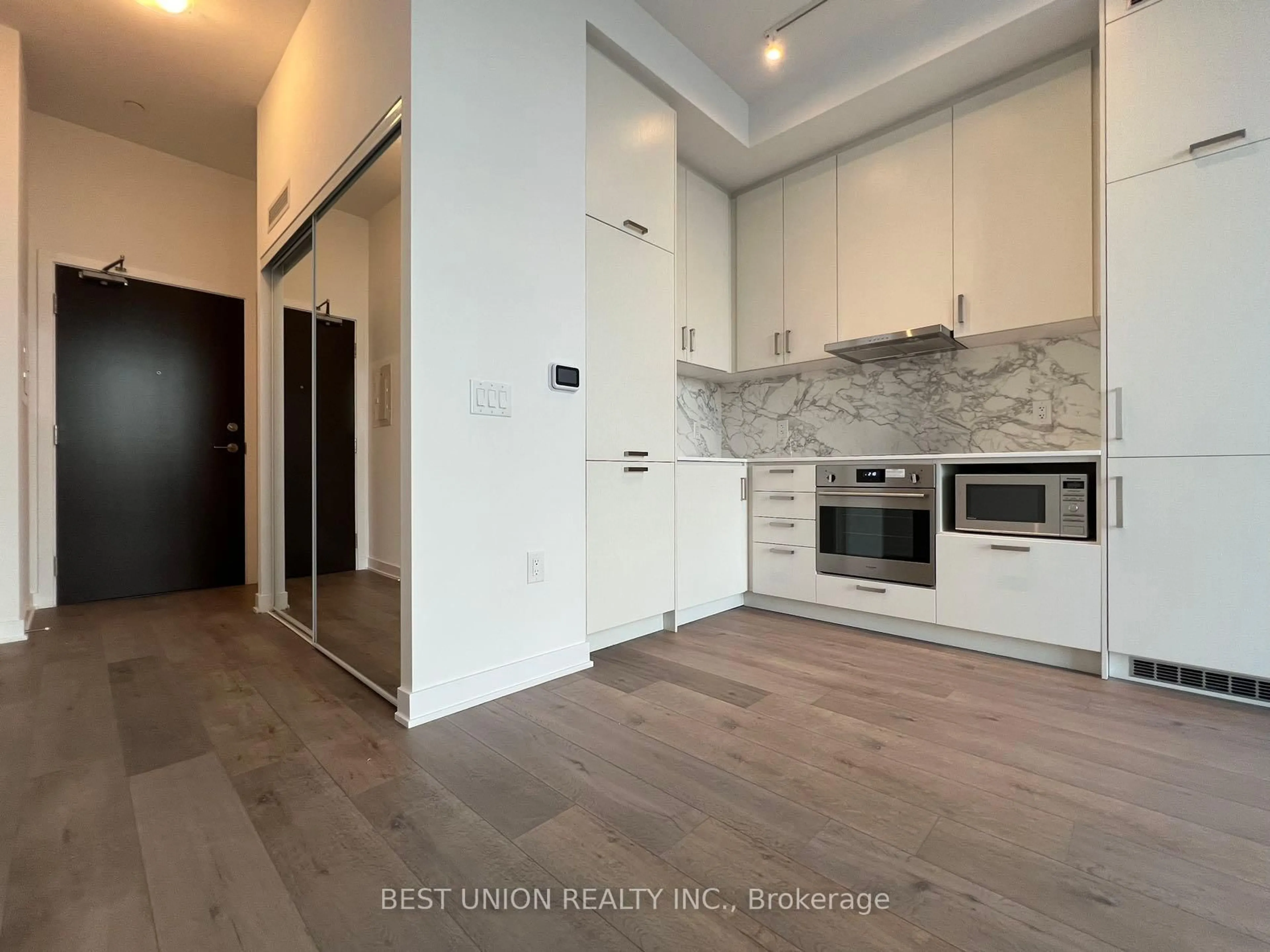 Open concept kitchen, wood/laminate floor for 60 Honeycrisp Cres #209, Vaughan Ontario L4K 0N5