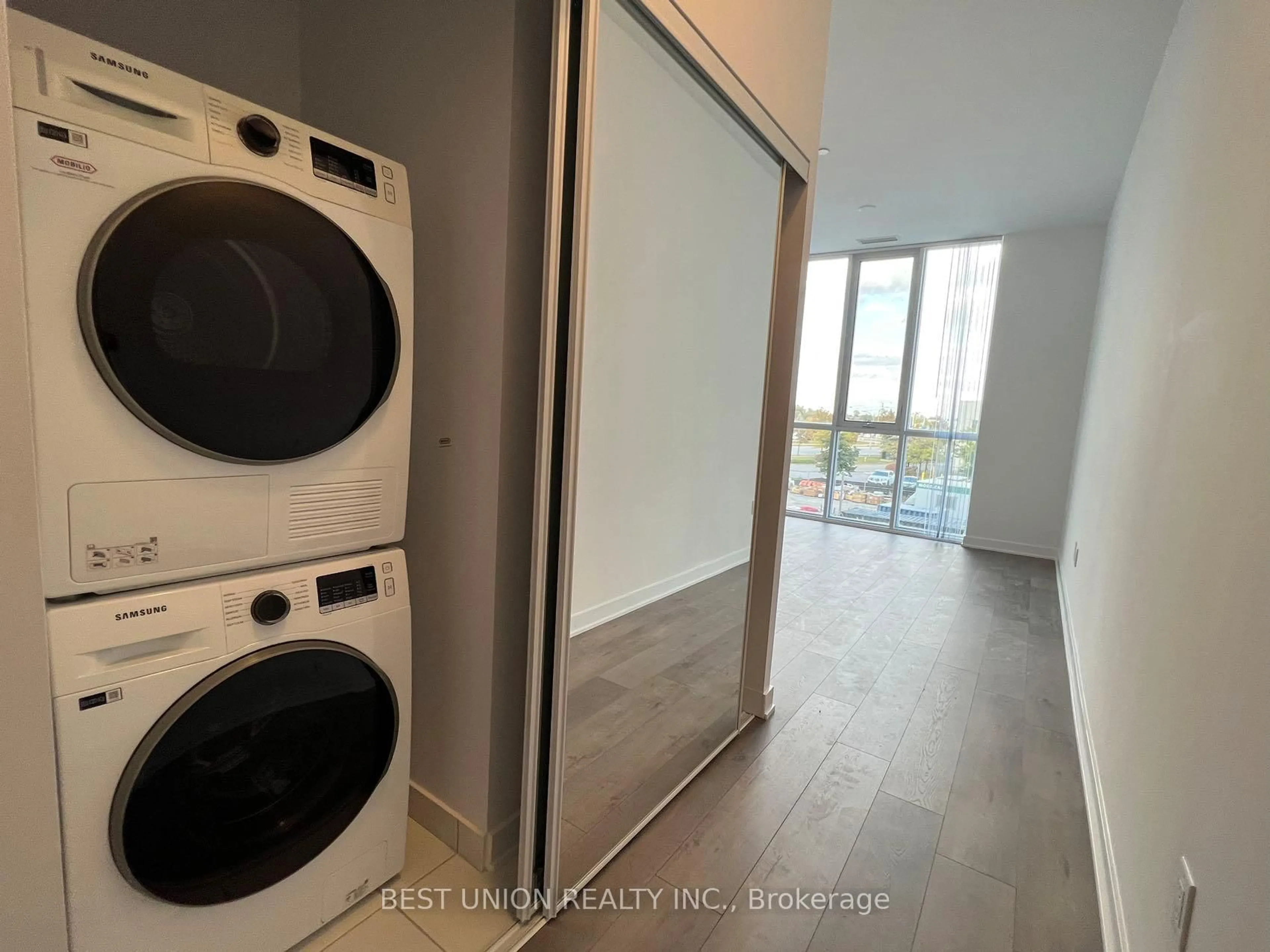 Laundry room for 60 Honeycrisp Cres #209, Vaughan Ontario L4K 0N5