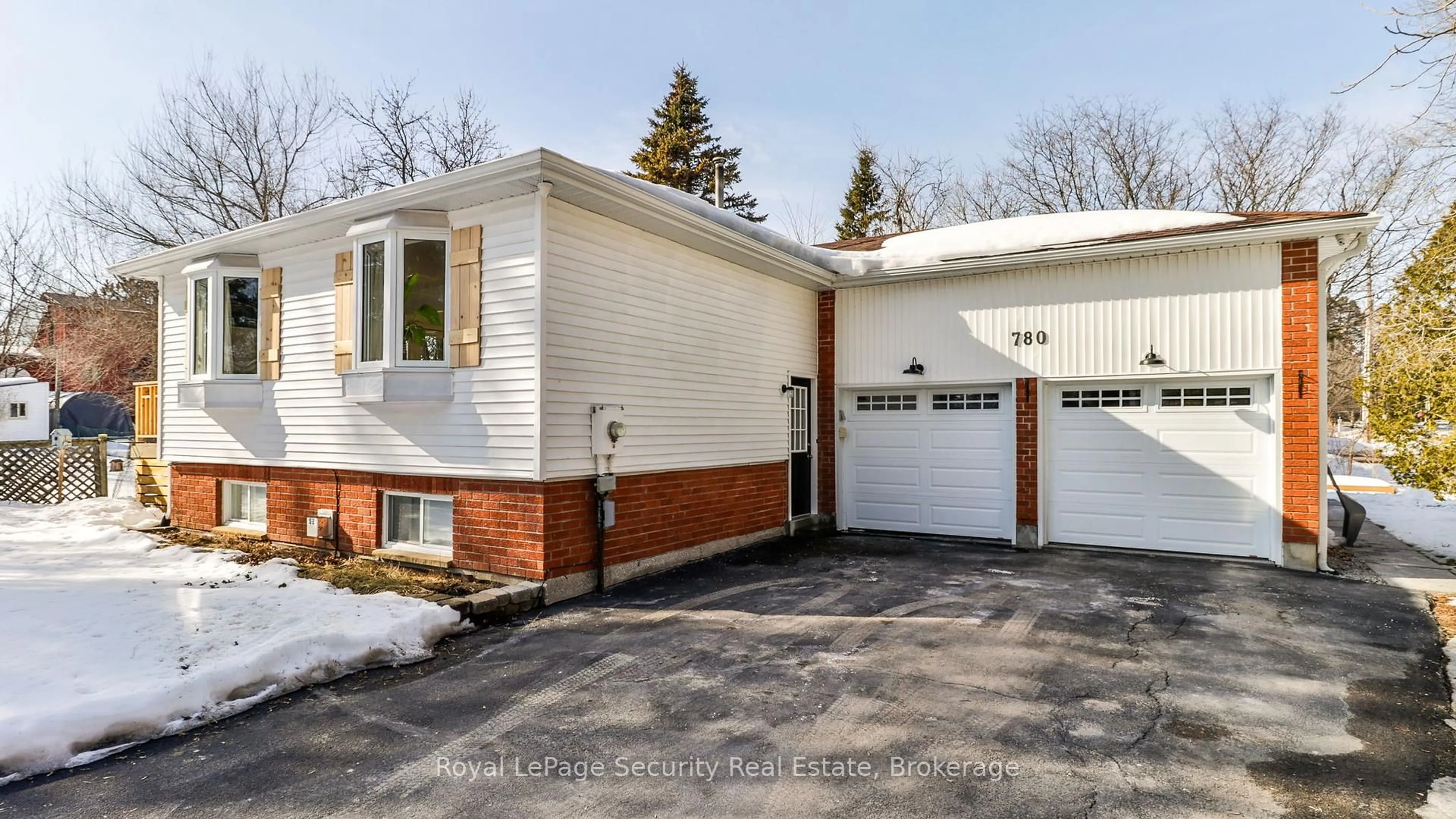 Home with brick exterior material, street for 780 FLORENCE Rd, Innisfil Ontario L9S 2E2