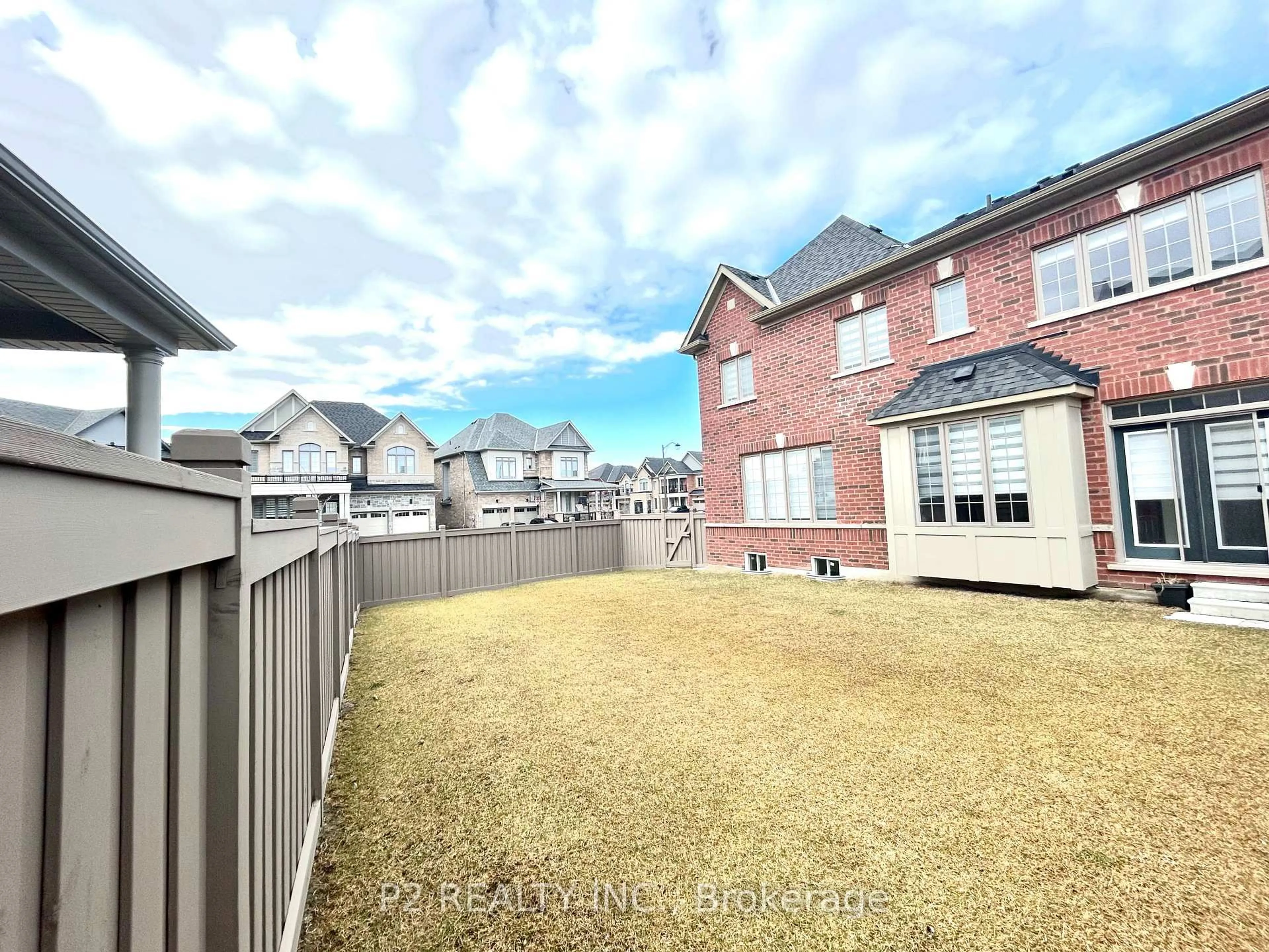 A pic from outside/outdoor area/front of a property/back of a property/a pic from drone, unknown for 55 Marlene Johnston Dr, East Gwillimbury Ontario L9N 0W8