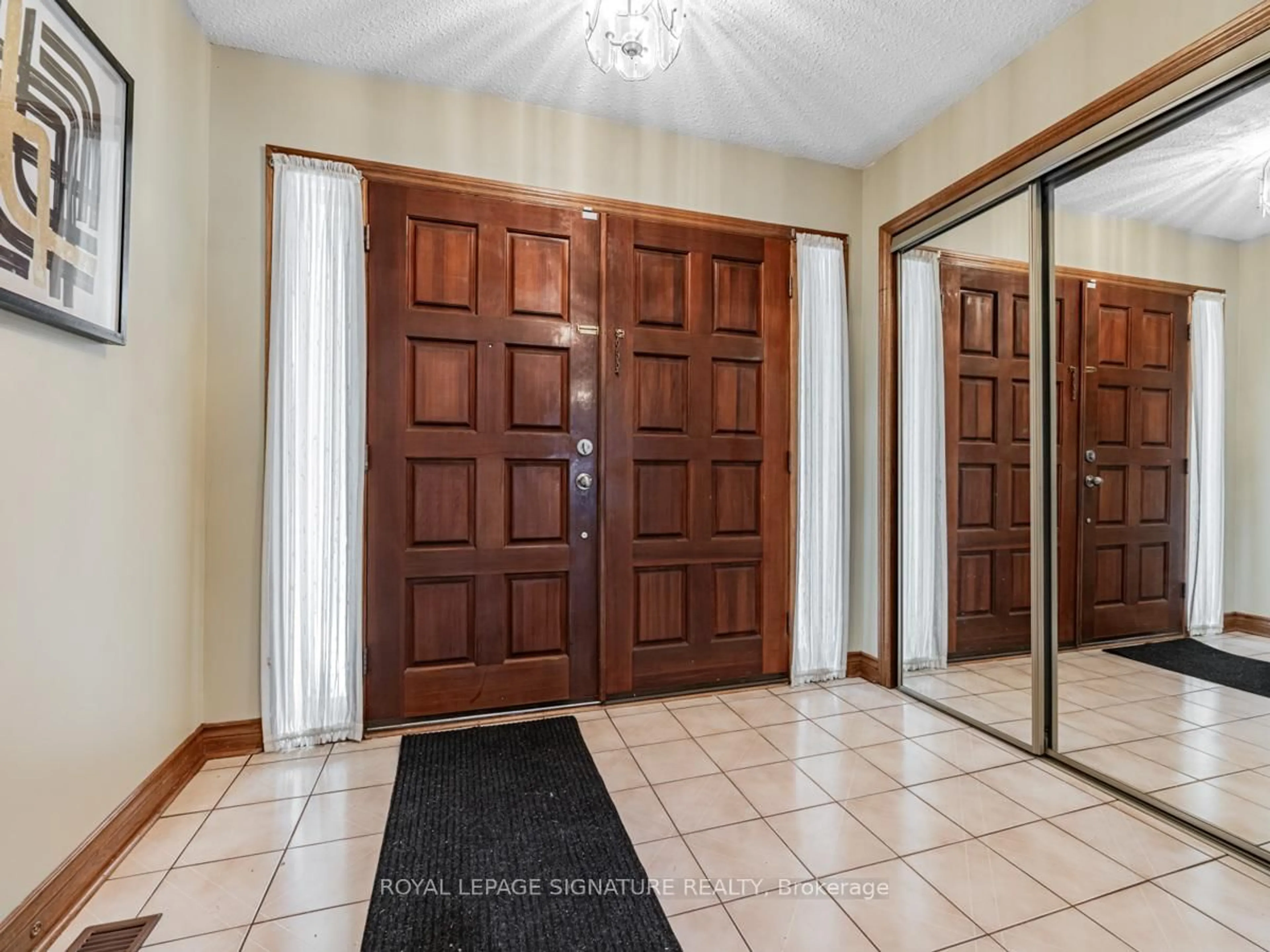 Indoor entryway for 84 Jade Cres, Vaughan Ontario L4L 6L9