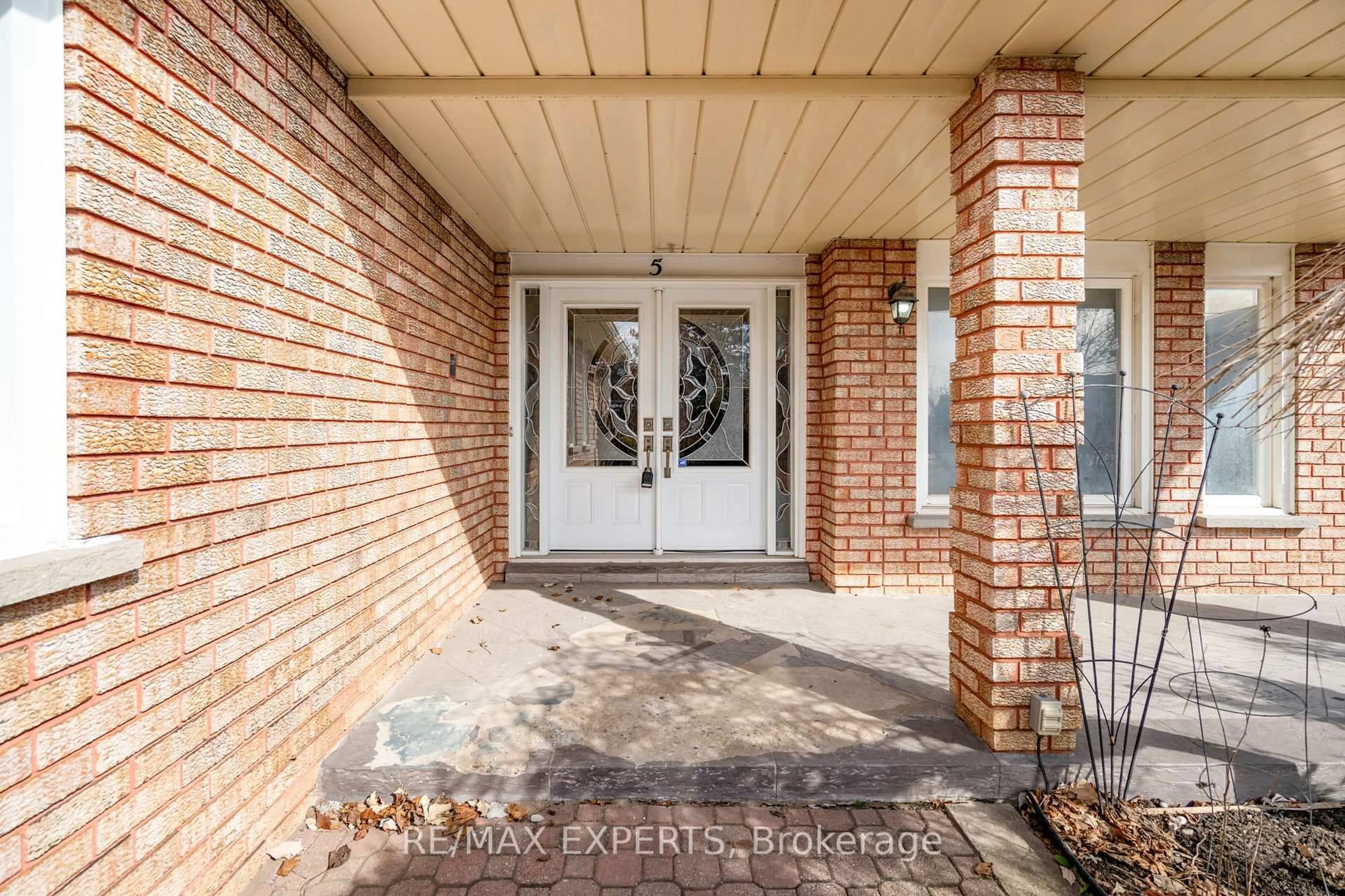 Indoor entryway for 5 Cabaletta Cres, Vaughan Ontario L4L 6K6