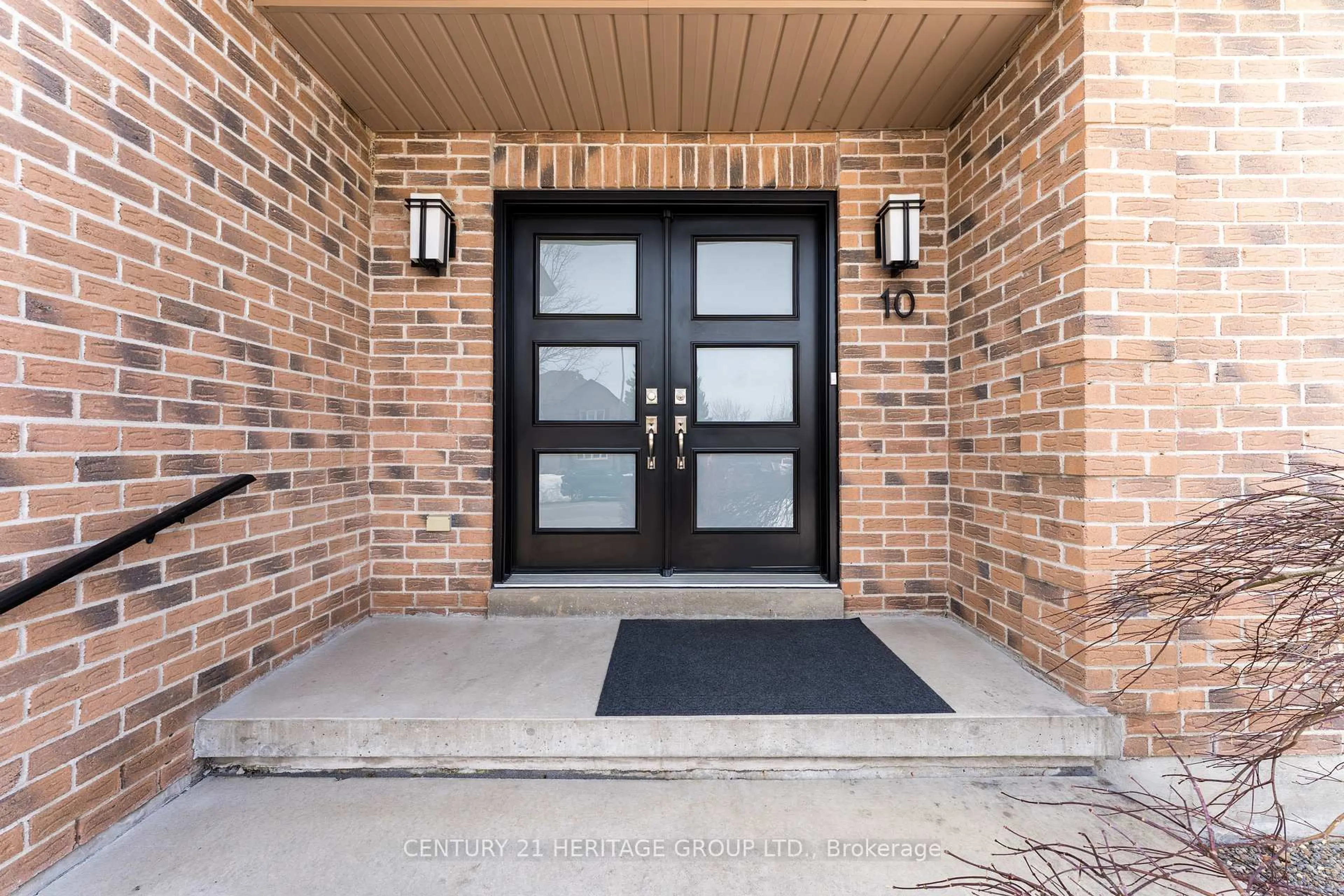 Indoor entryway for 10 Westbourne Crt, Richmond Hill Ontario L4E 2M5