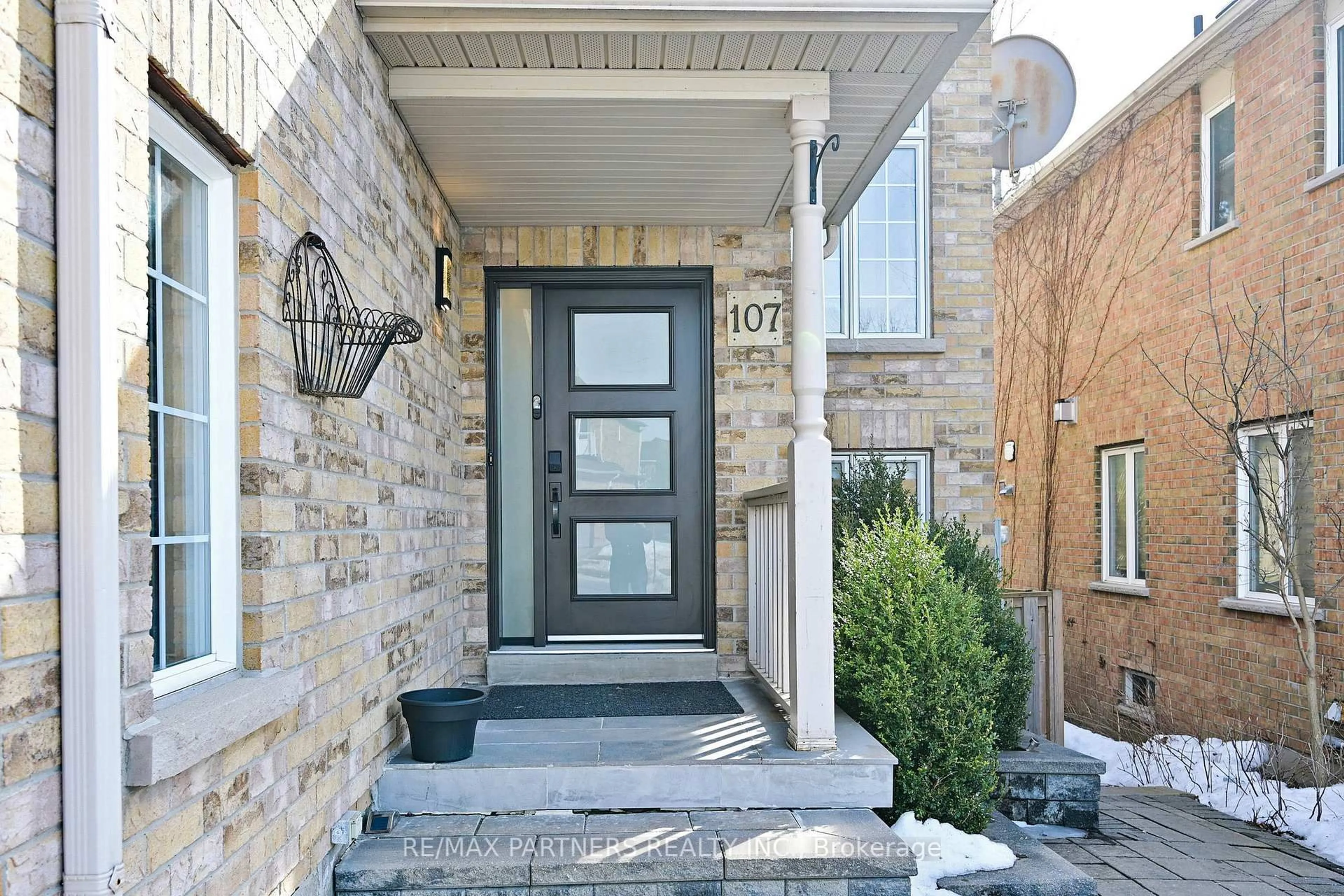 Indoor entryway for 107 WORTHINGTON Ave, Richmond Hill Ontario L4E 3Z6