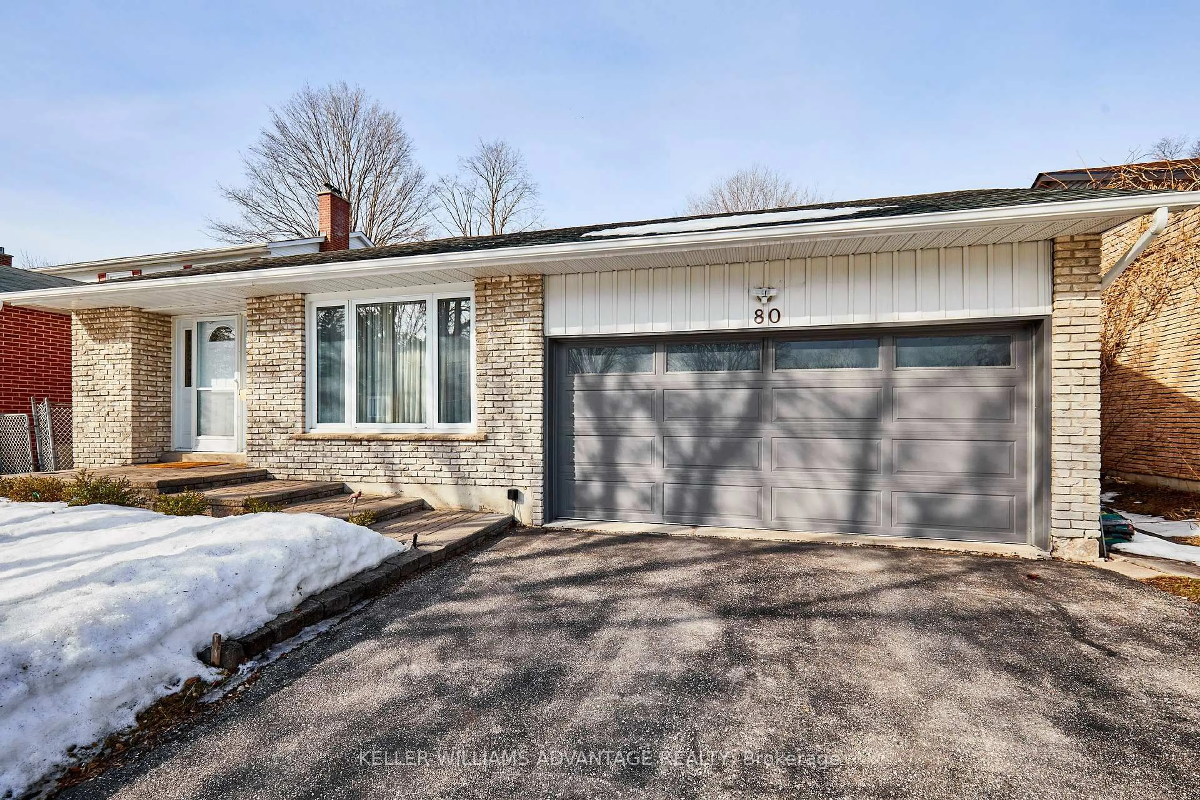 Home with brick exterior material, street for 80 Rutledge Ave, Newmarket Ontario L3Y 5T4