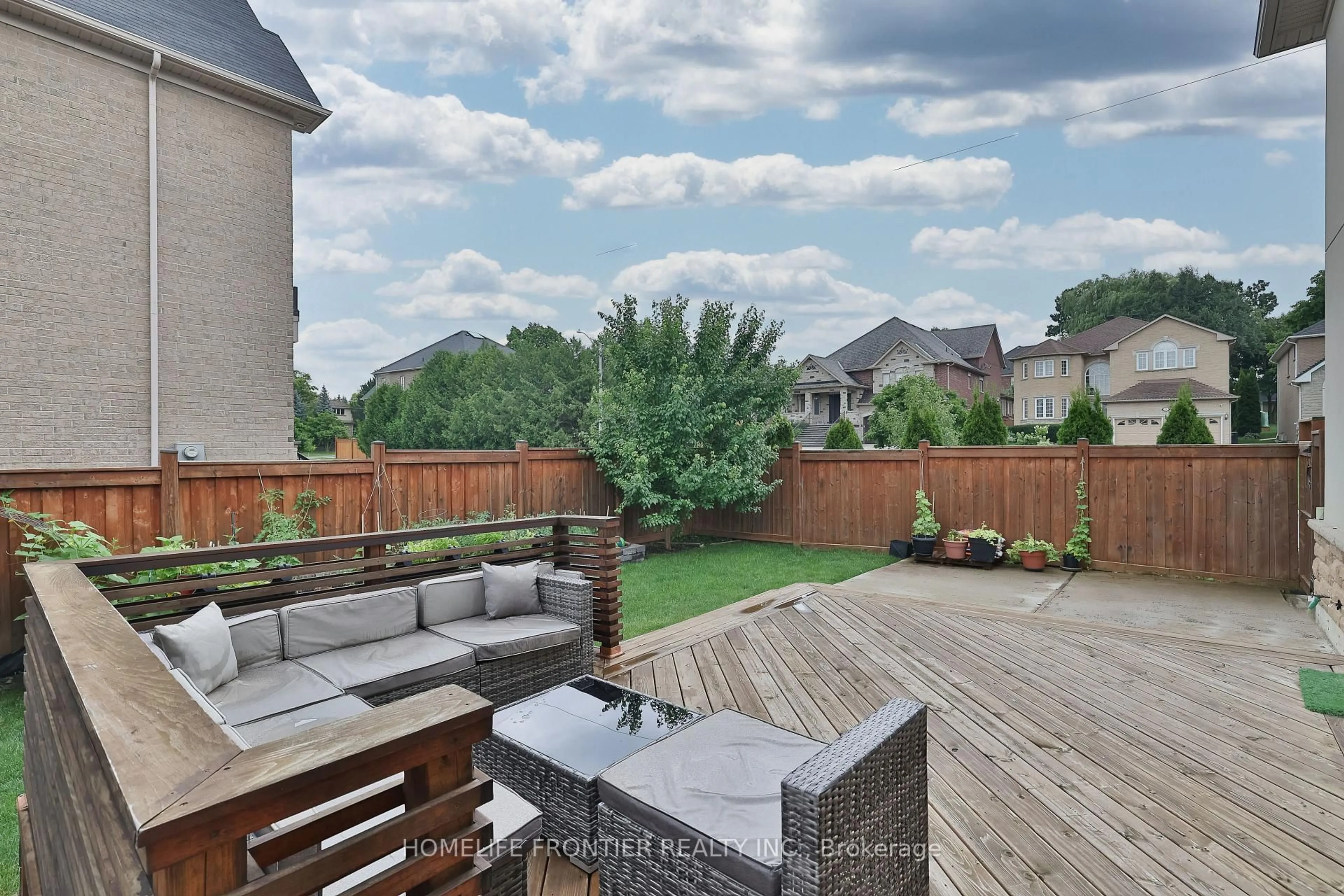 Patio, mountain view for 3 Pavarotti St, Richmond Hill Ontario L4E 0R5