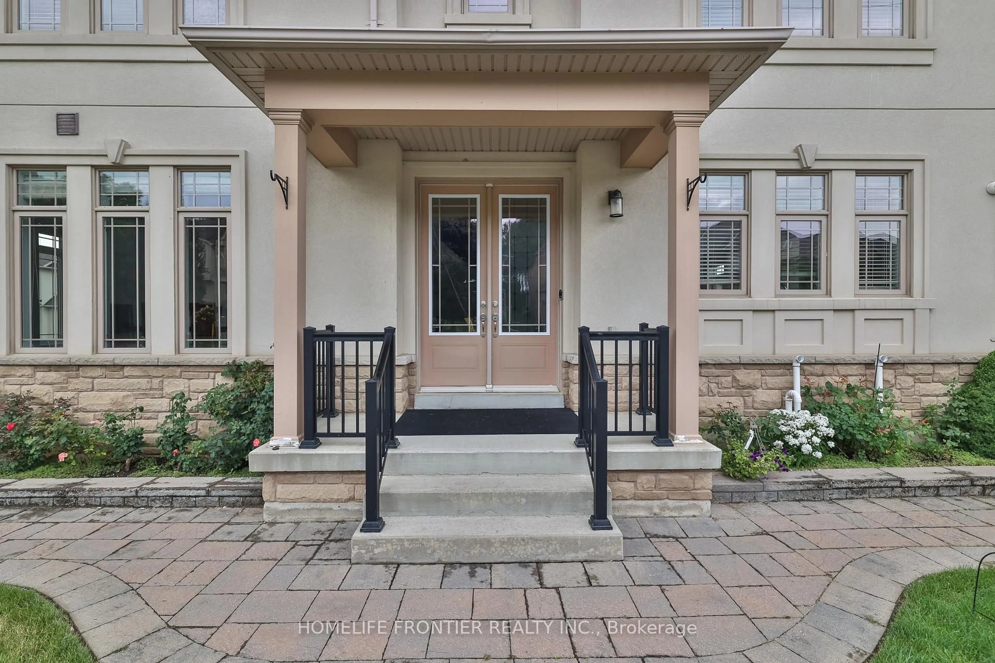 Indoor entryway for 3 Pavarotti St, Richmond Hill Ontario L4E 0R5