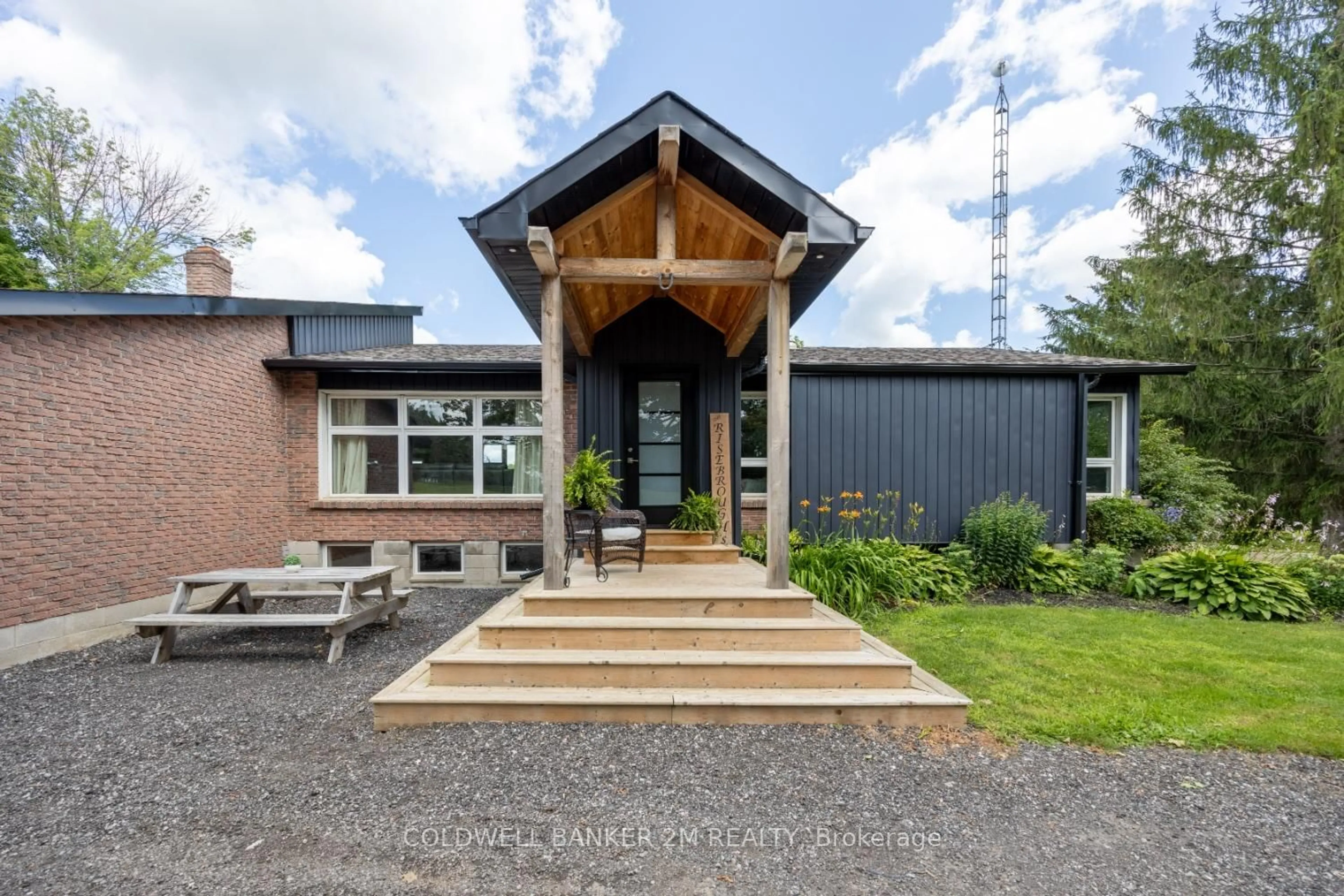 Home with brick exterior material, mountain view for 7559 Lakeridge Rd, Uxbridge Ontario L9P 1R3