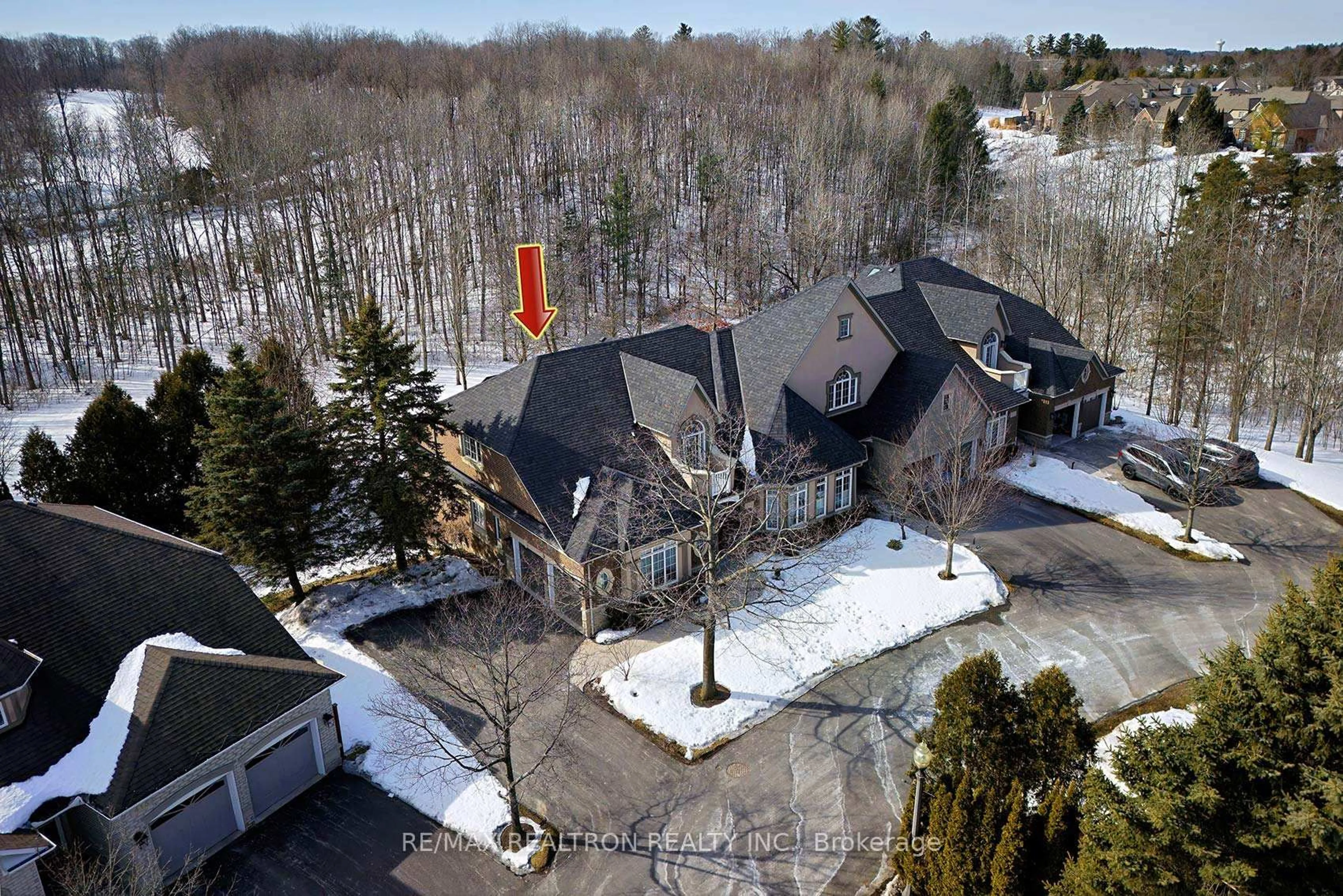 A pic from outside/outdoor area/front of a property/back of a property/a pic from drone, unknown for 419 Crossing Bridge Pl, Aurora Ontario L4G 7N1