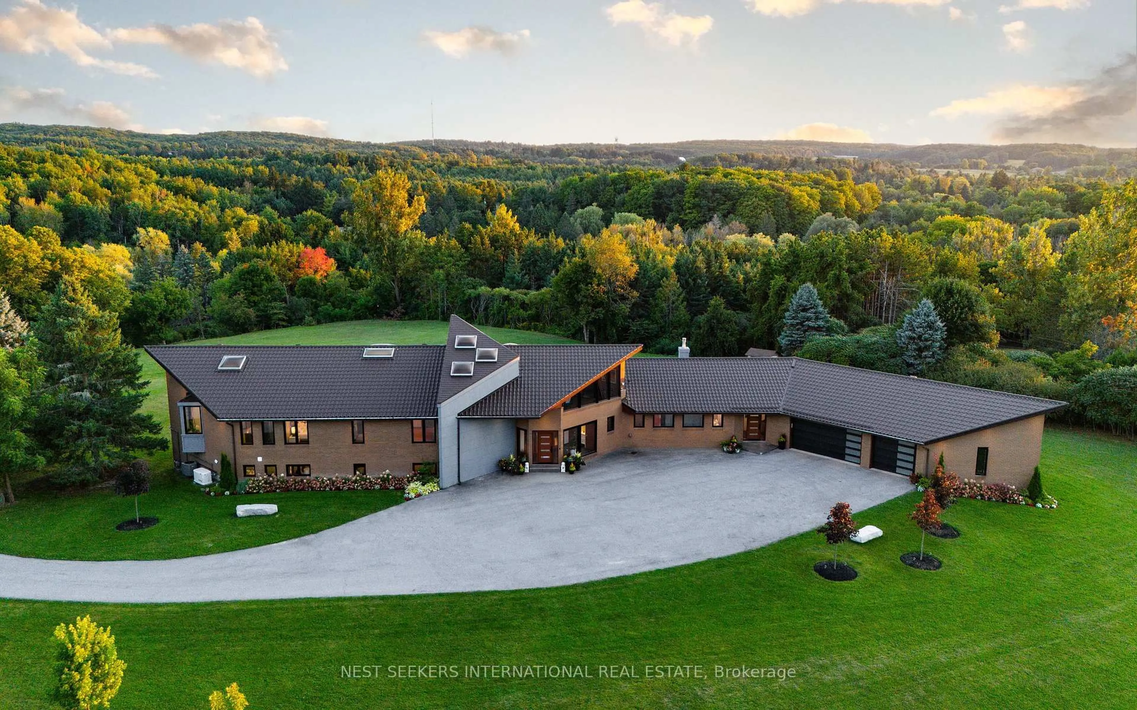 A pic from outside/outdoor area/front of a property/back of a property/a pic from drone, mountain view for 2510 17th Sideroad N/A, King Ontario L7B 1A3