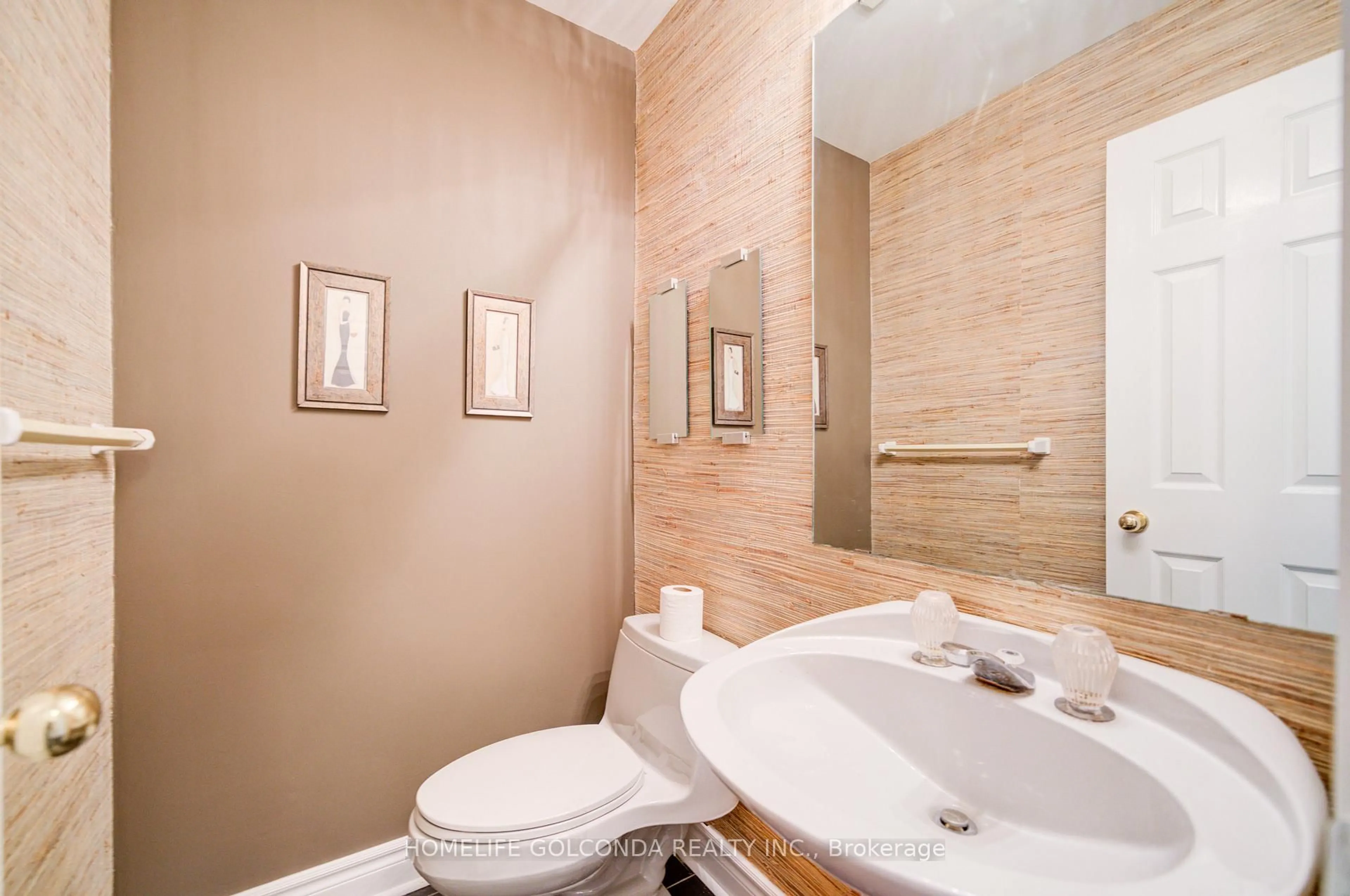 Standard bathroom, ceramic/tile floor for 47 Somerset Cres, Richmond Hill Ontario L4C 8N5