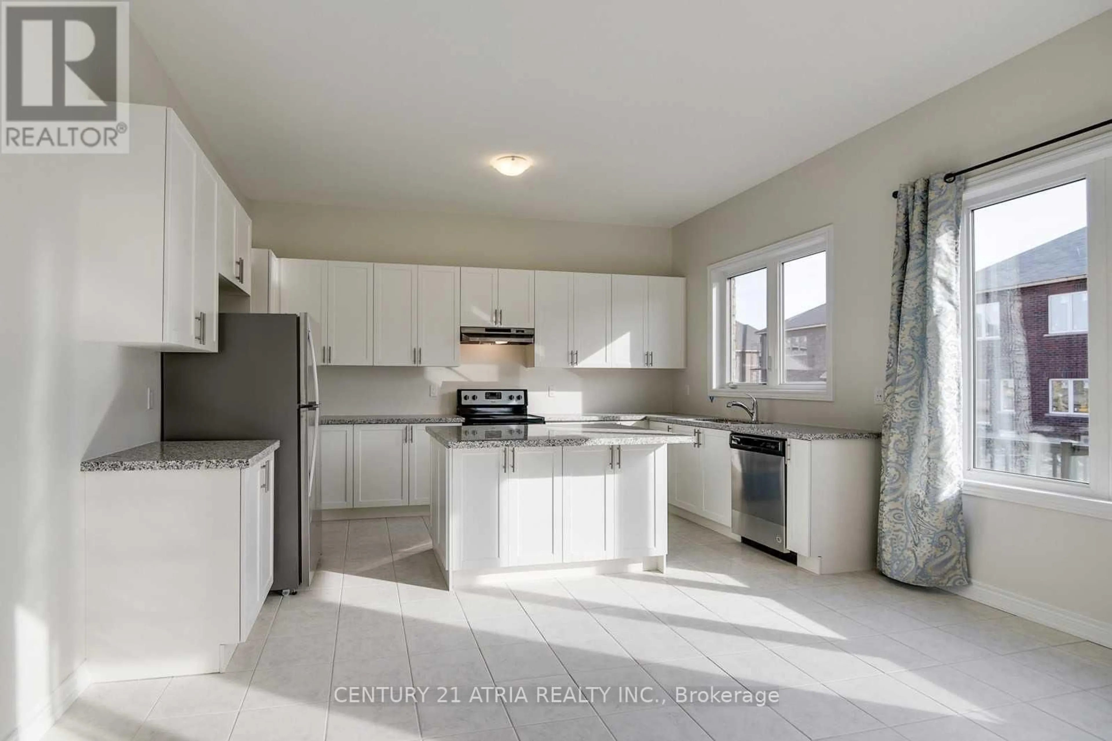 Open concept kitchen, ceramic/tile floor for 1547 McRoberts Cres, Innisfil Ontario L9S 0J9