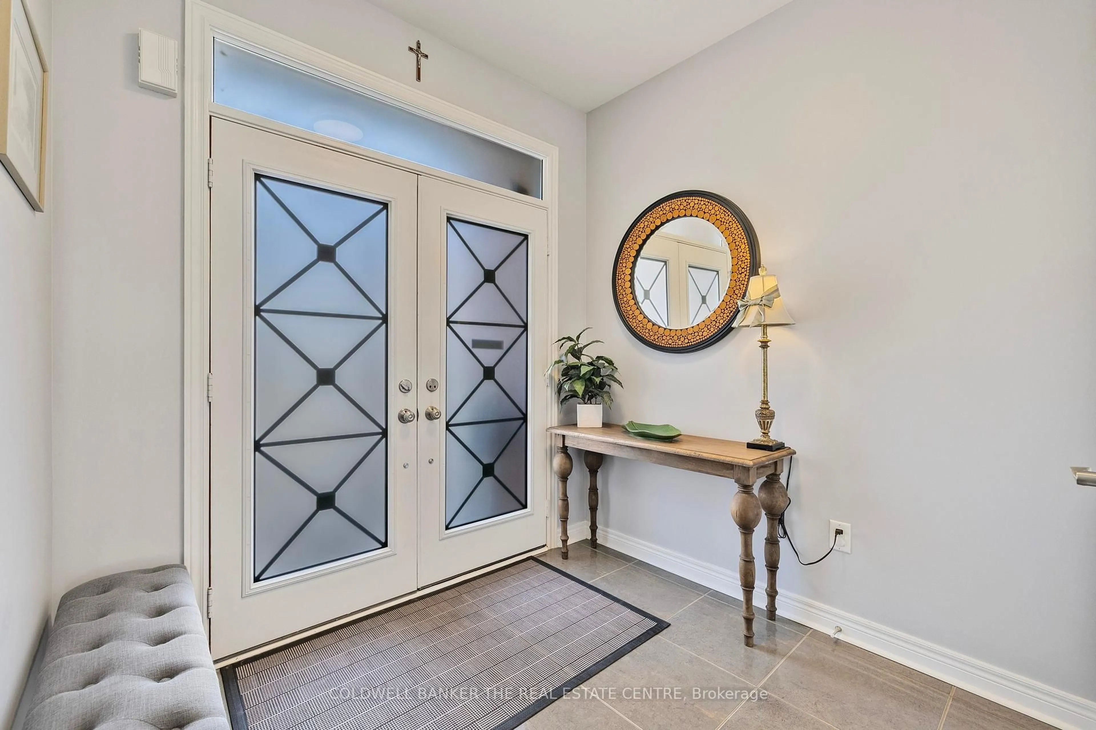 Indoor entryway for 180 Tonner Cres, Aurora Ontario L4G 0G8