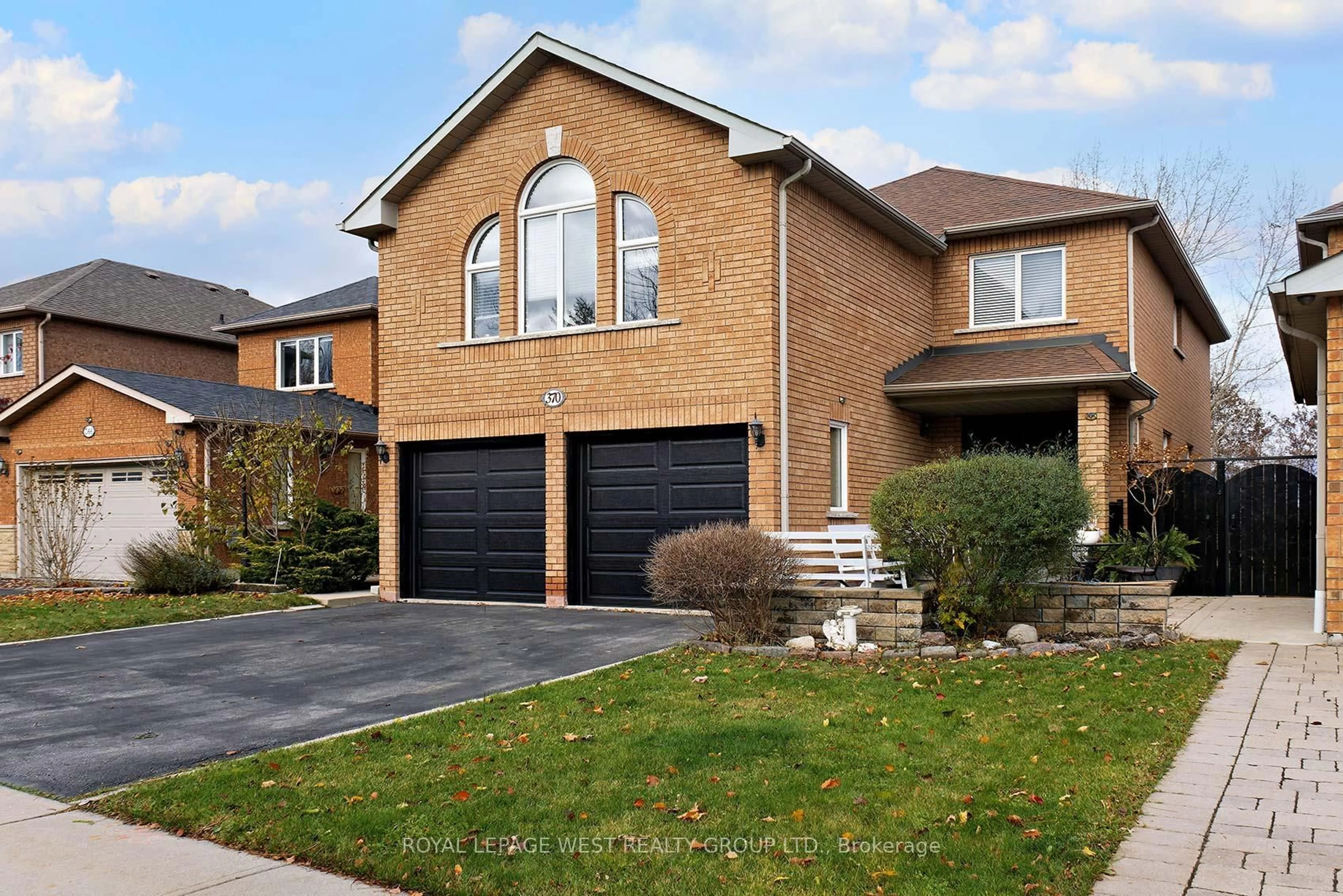 Home with brick exterior material, street for 370 Royalpark Way, Vaughan Ontario L4H 1K1