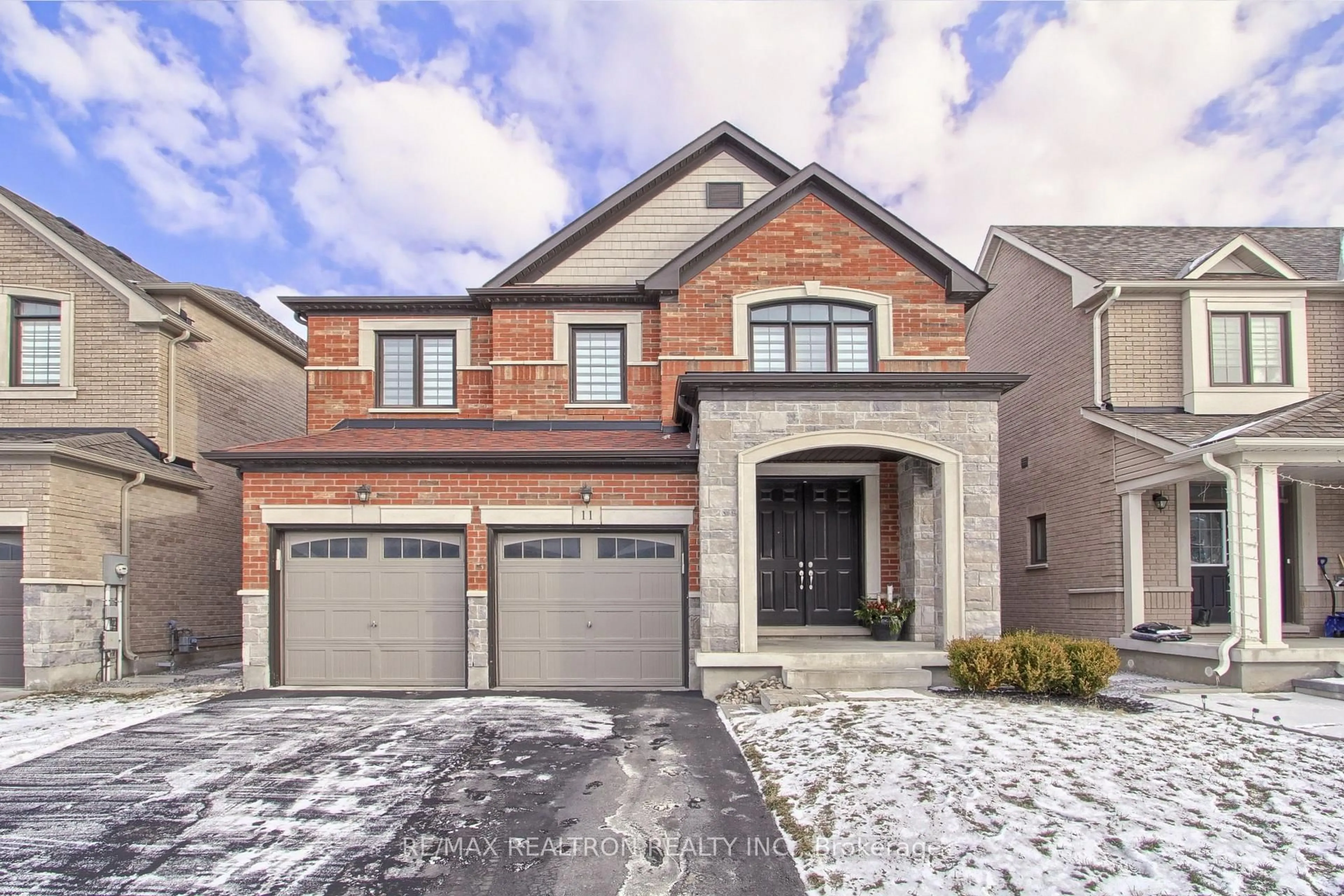 Home with brick exterior material, street for 11 Beebalm Lane, East Gwillimbury Ontario L9N 1M8