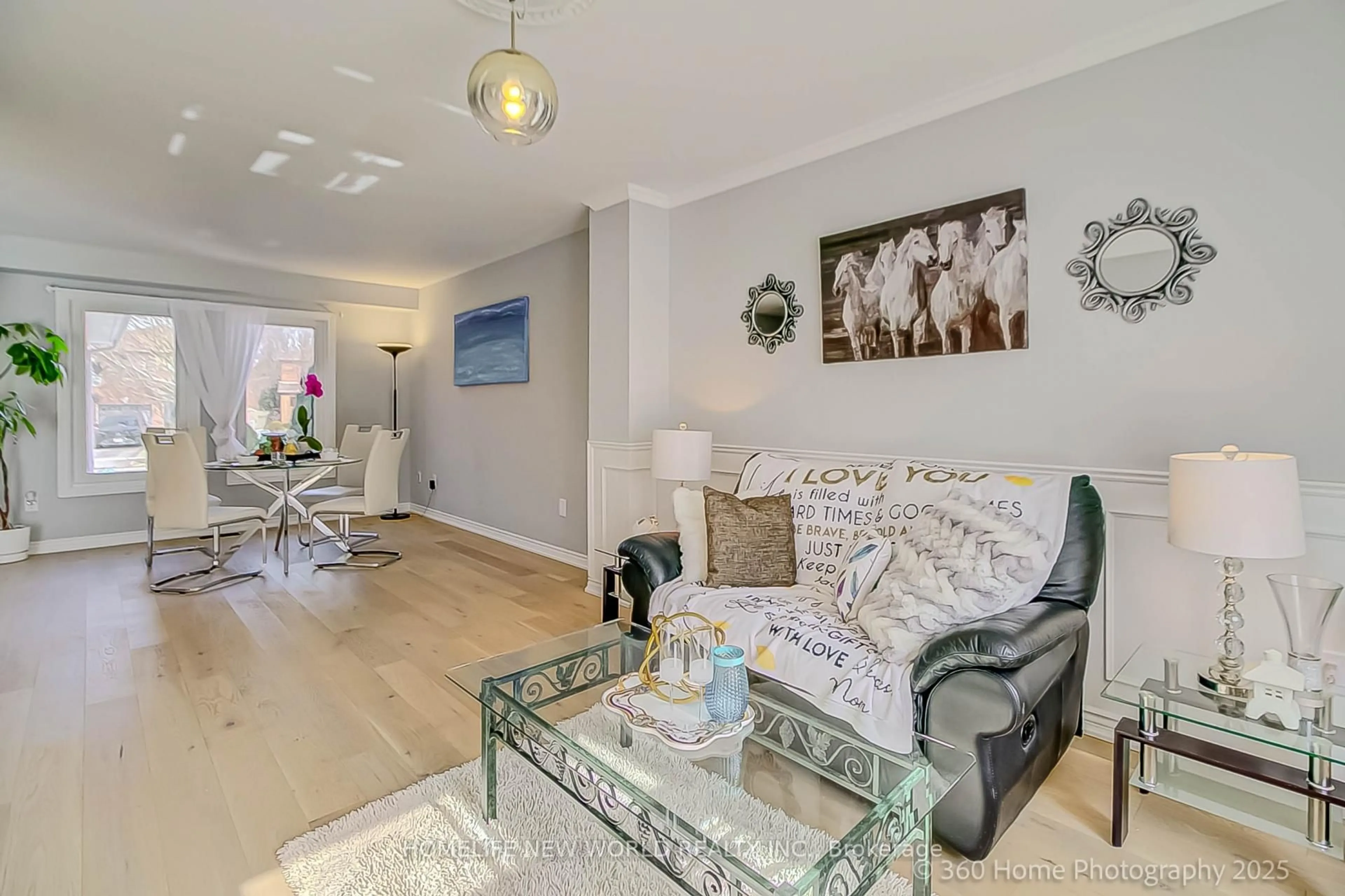 Living room with furniture, unknown for 350 Pickering Cres, Newmarket Ontario L3Y 8G7