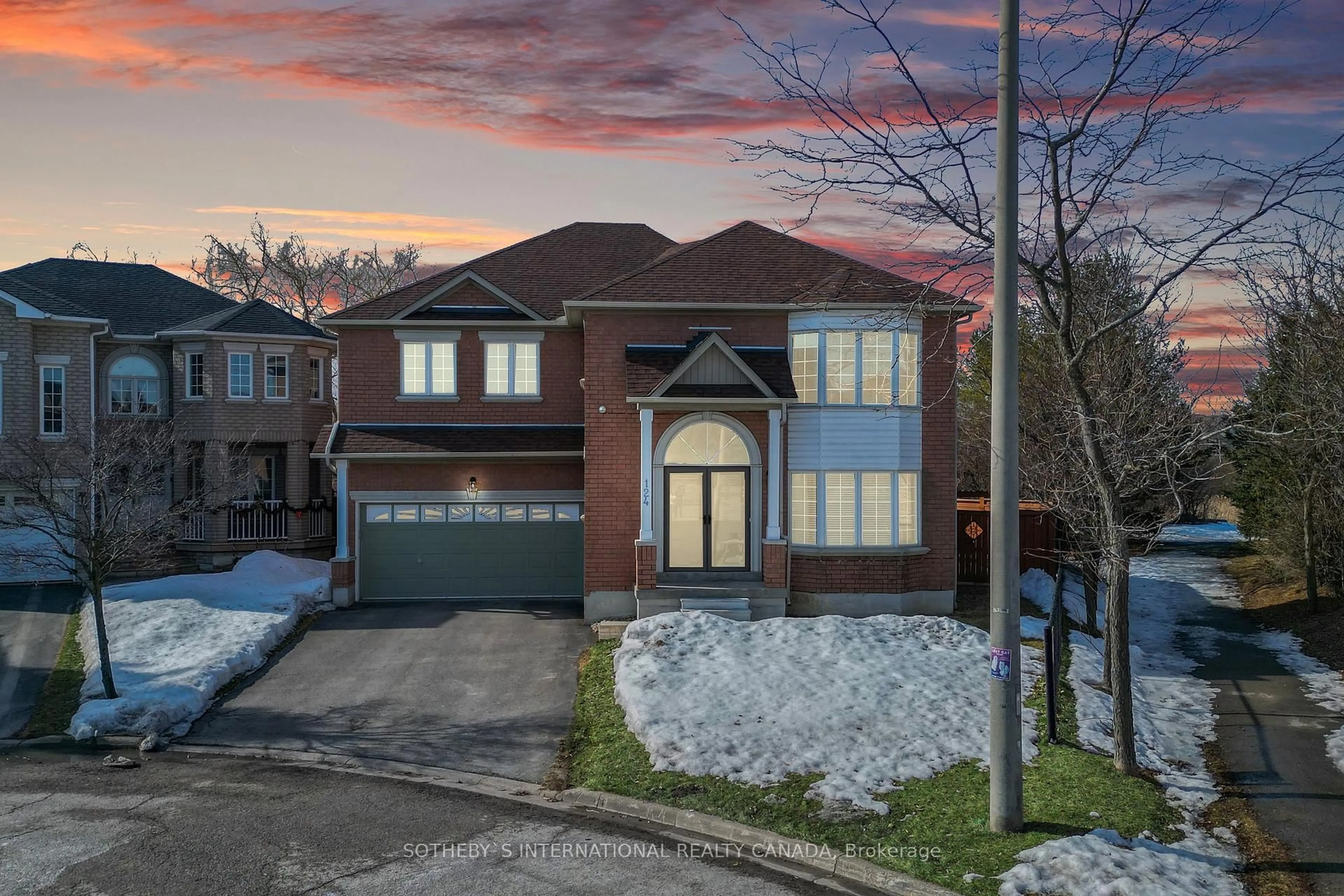 Home with brick exterior material, street for 124 Holly Dr, Richmond Hill Ontario L4C 1A6