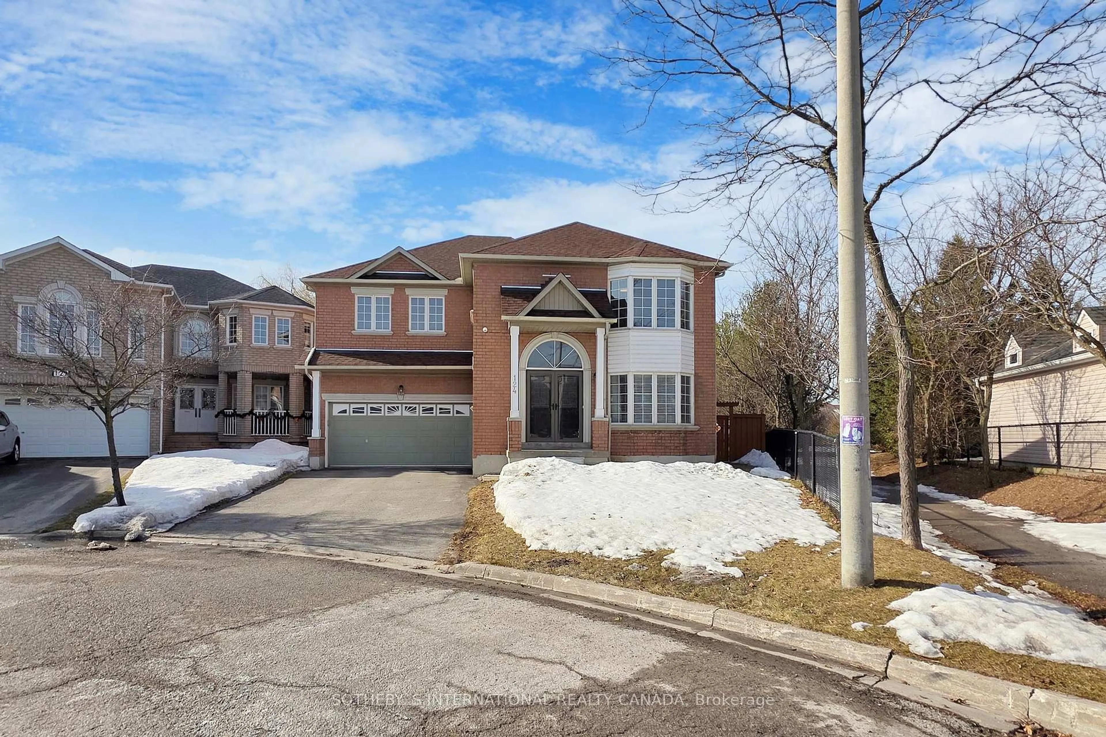 Home with brick exterior material, street for 124 Holly Dr, Richmond Hill Ontario L4C 1A6