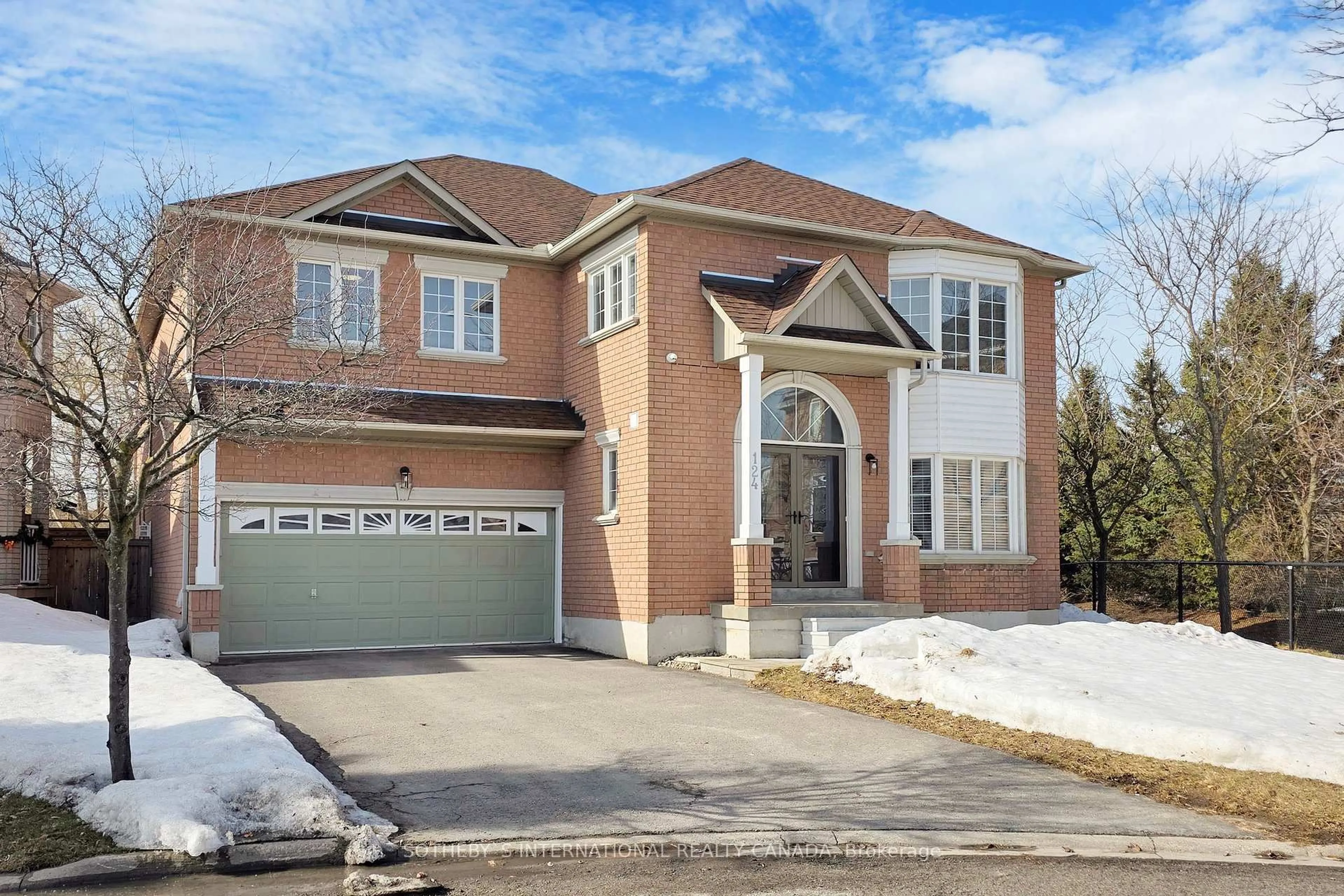 Home with brick exterior material, street for 124 Holly Dr, Richmond Hill Ontario L4C 1A6