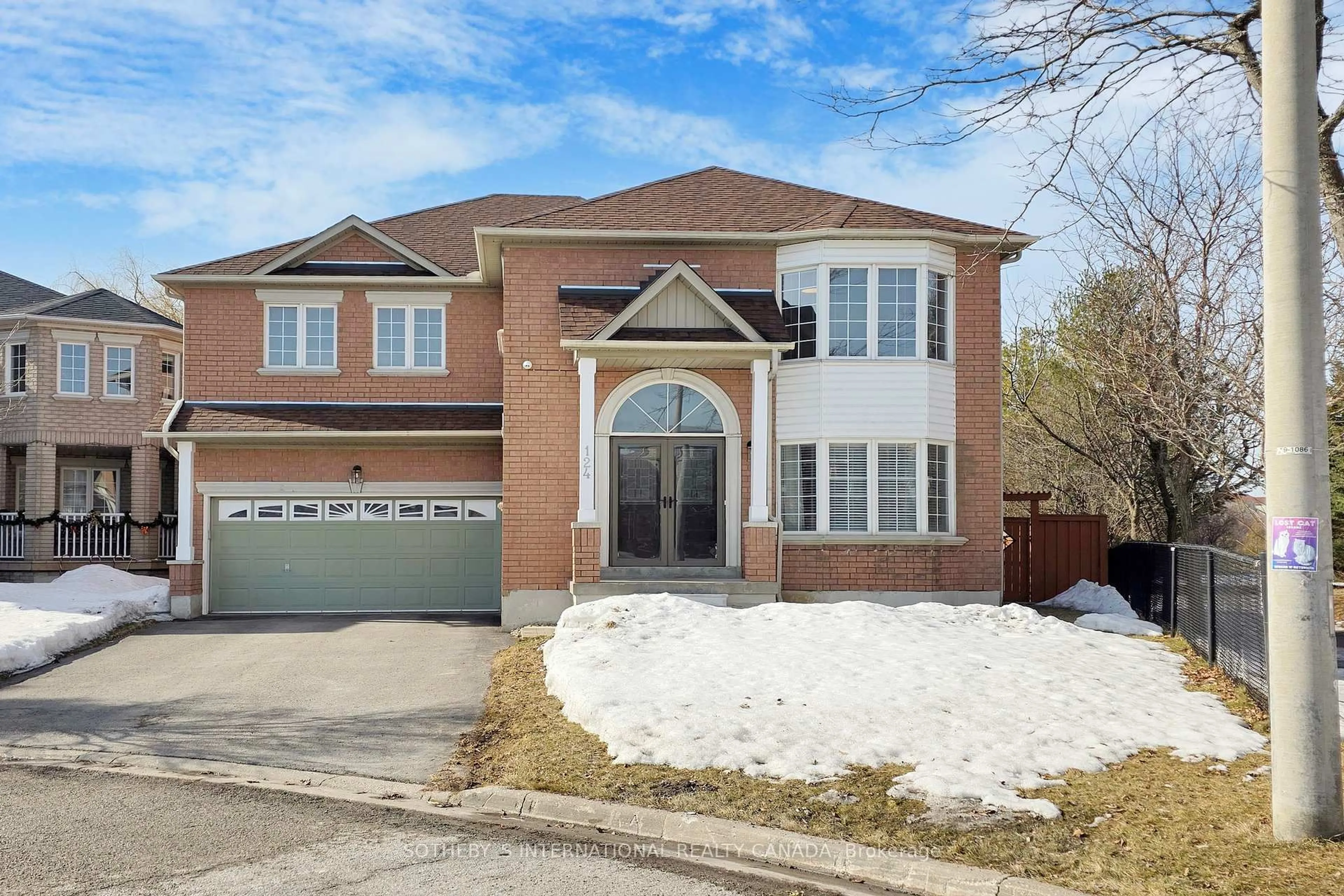 Home with brick exterior material, street for 124 Holly Dr, Richmond Hill Ontario L4C 1A6