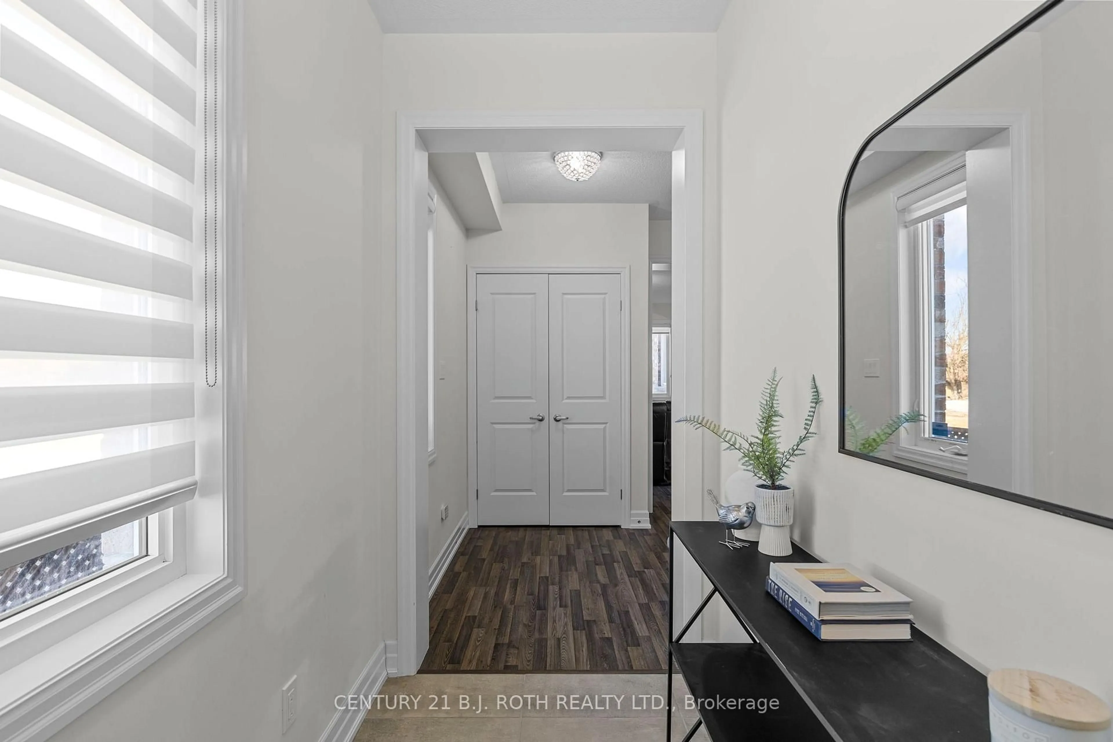 Indoor entryway for 11 WAGNER Cres, Essa Ontario L0M 1B6