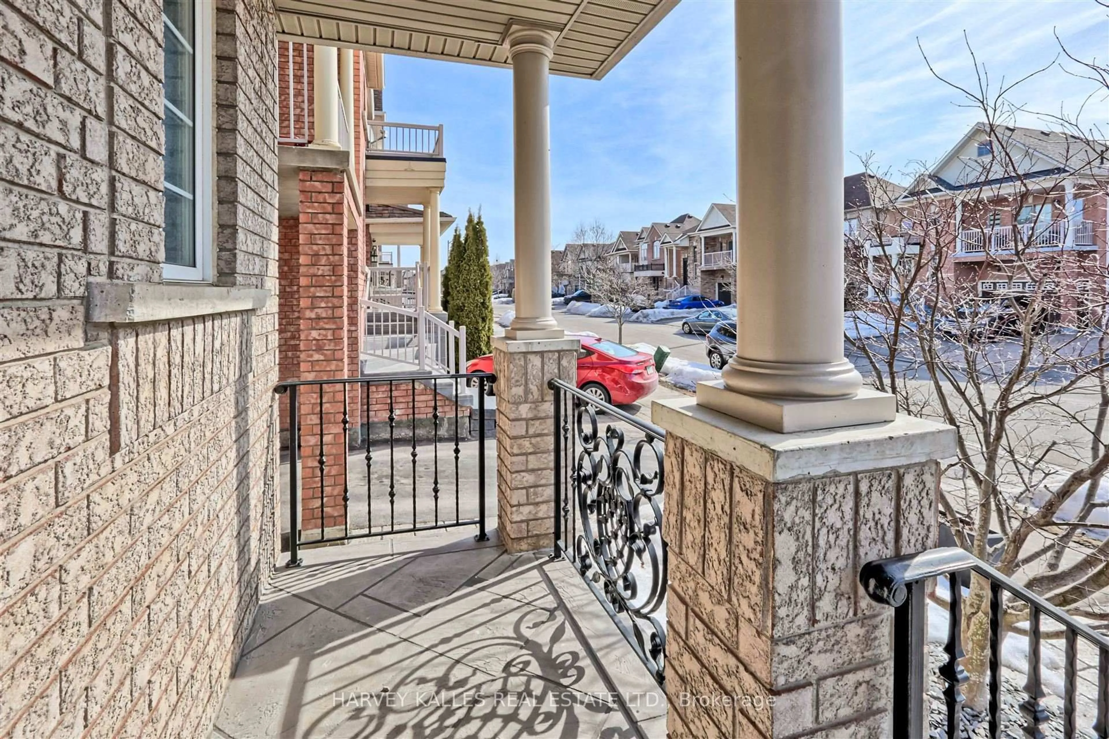 Patio, street for 36 Canyon Gate Cres, Vaughan Ontario L6A 0C2