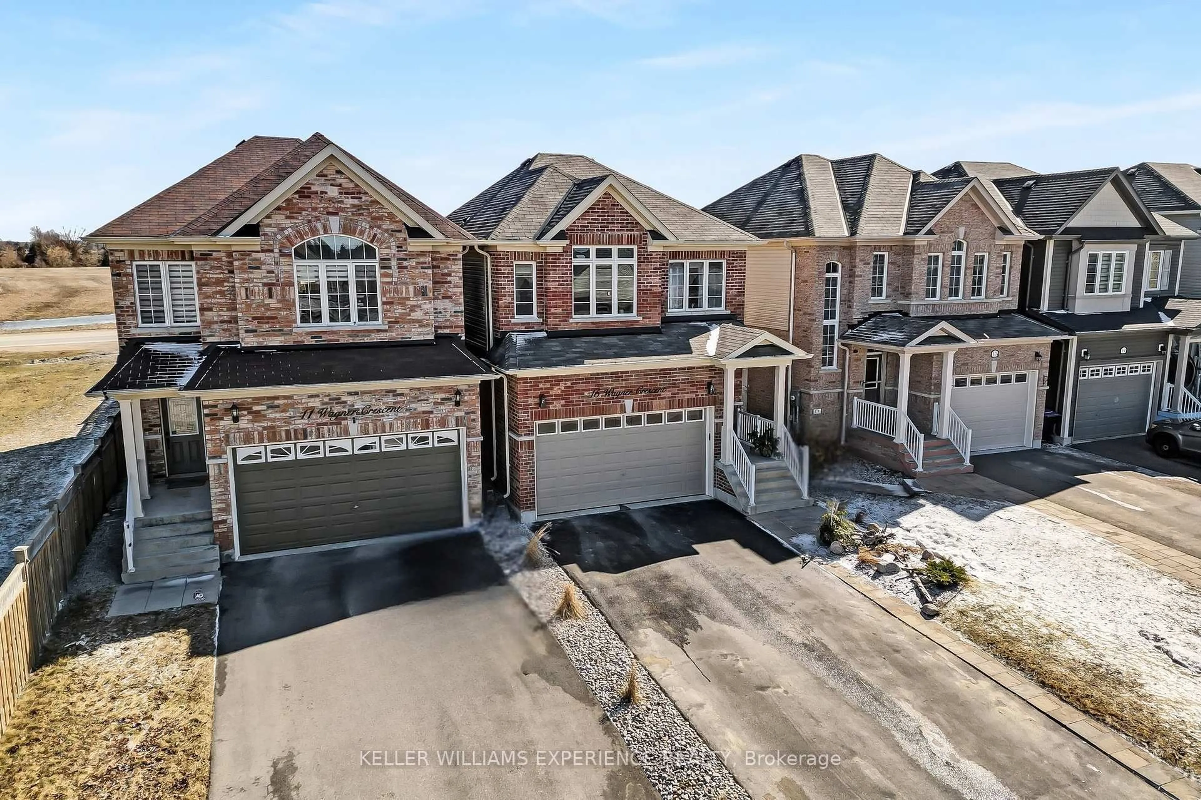A pic from outside/outdoor area/front of a property/back of a property/a pic from drone, street for 15 Wagner Cres, Essa Ontario L3W 0P4