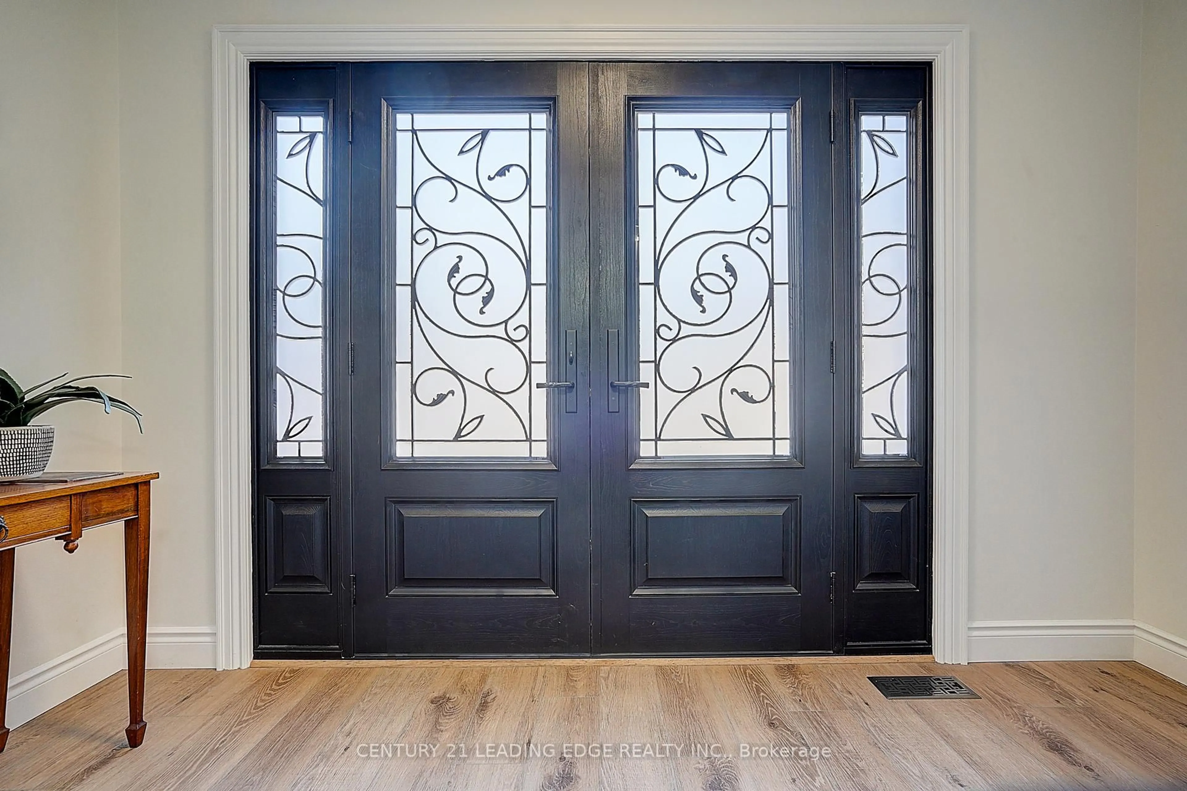 Indoor entryway for 19 MEYER Circ, Markham Ontario L3P 4C3
