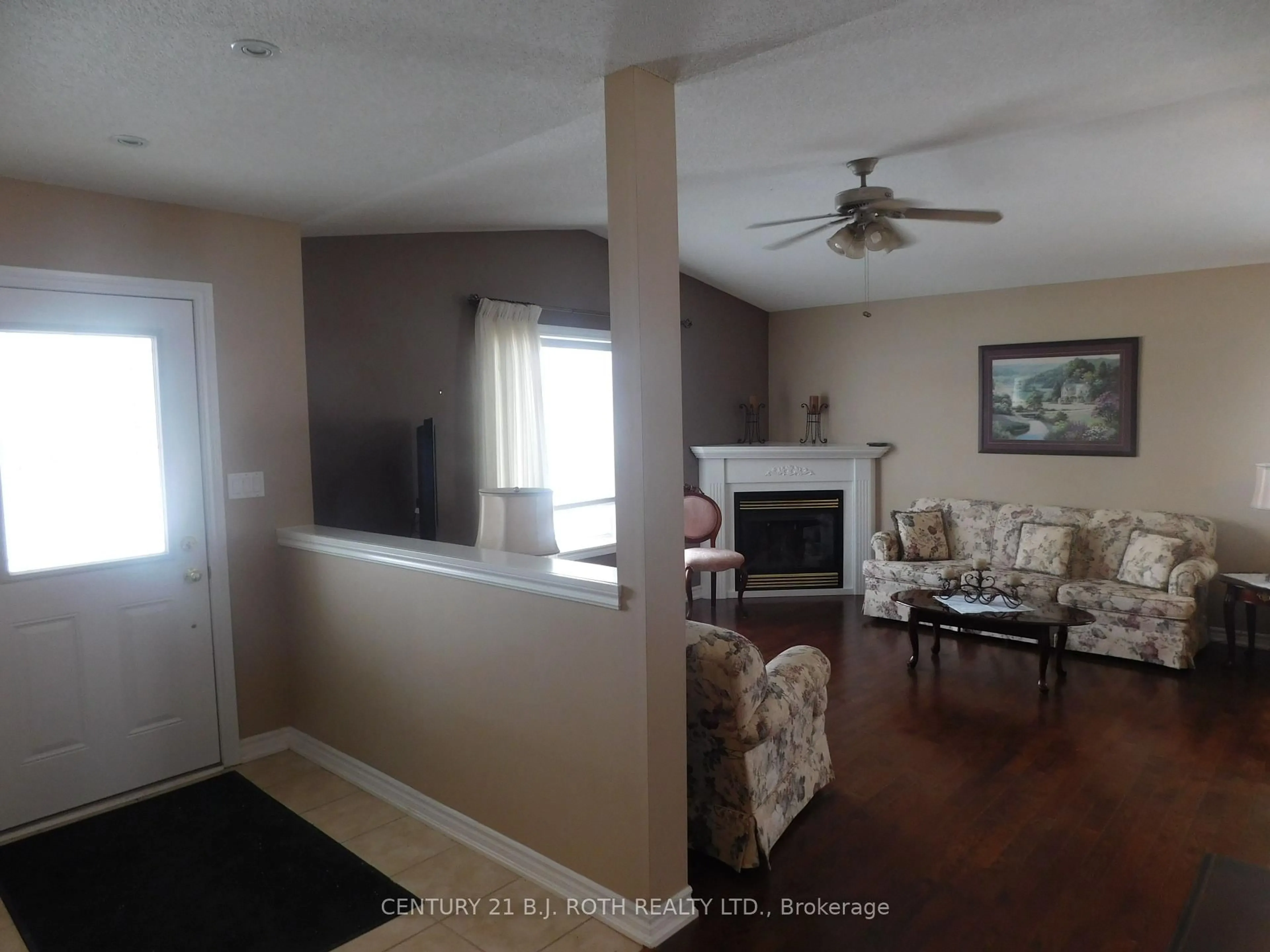 Living room with furniture, unknown for 22 Trellis Lane, Innisfil Ontario L9S 1N3