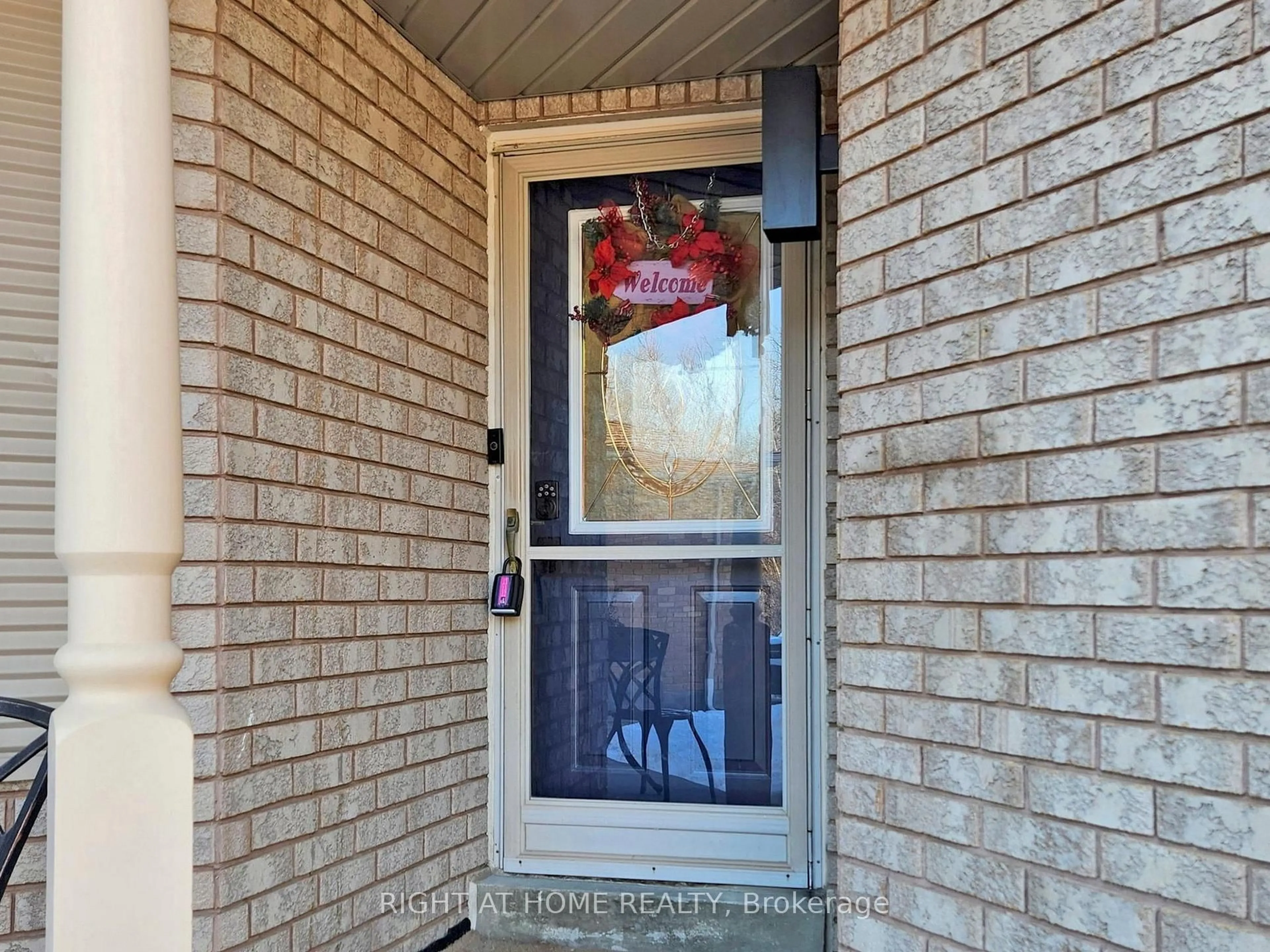 Indoor entryway for 2231 Chalmers Cres, Innisfil Ontario L9S 1Y5