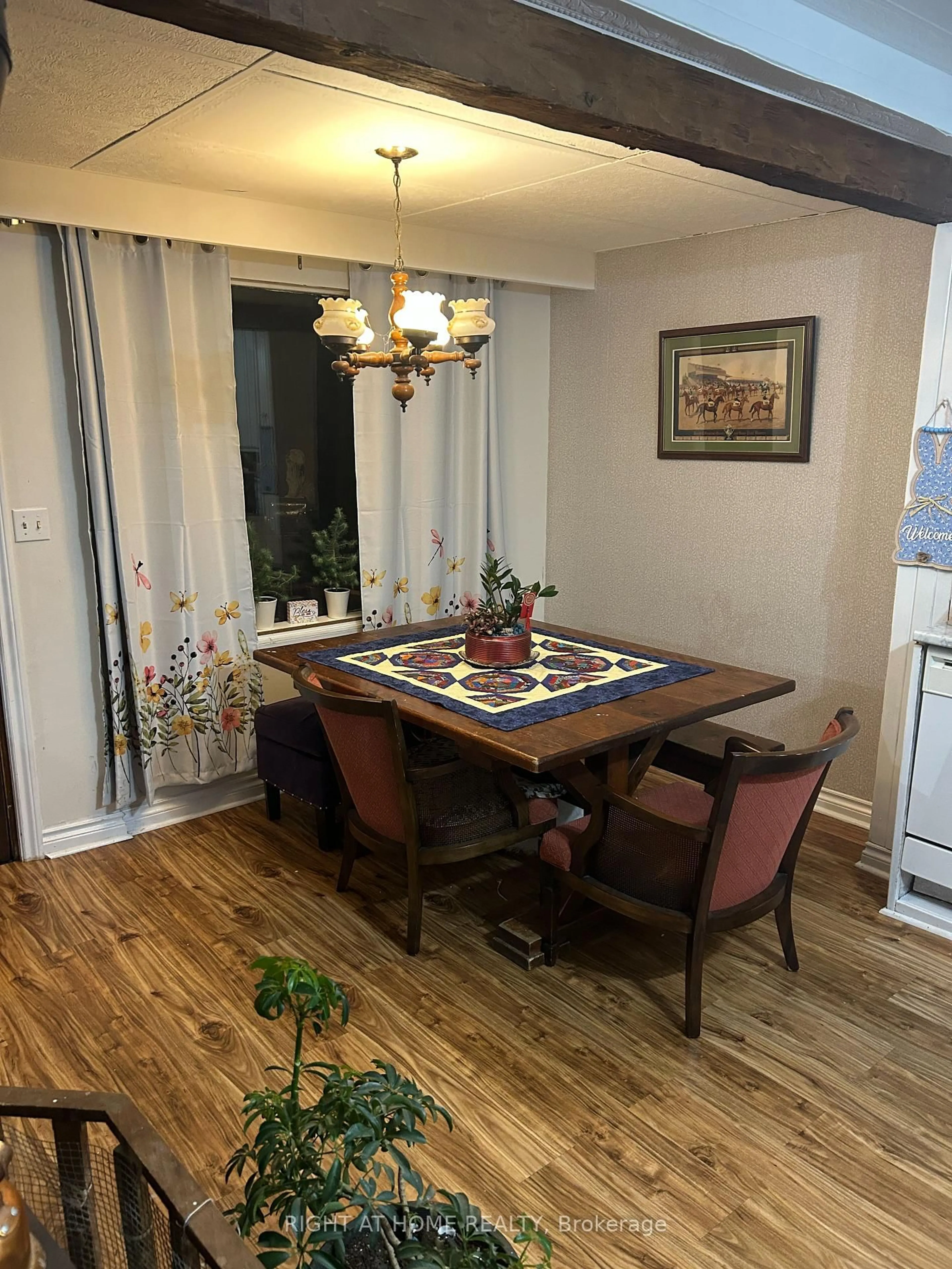 Dining room, wood/laminate floor for 195 Lakeland Cres, Richmond Hill Ontario L4E 3A4