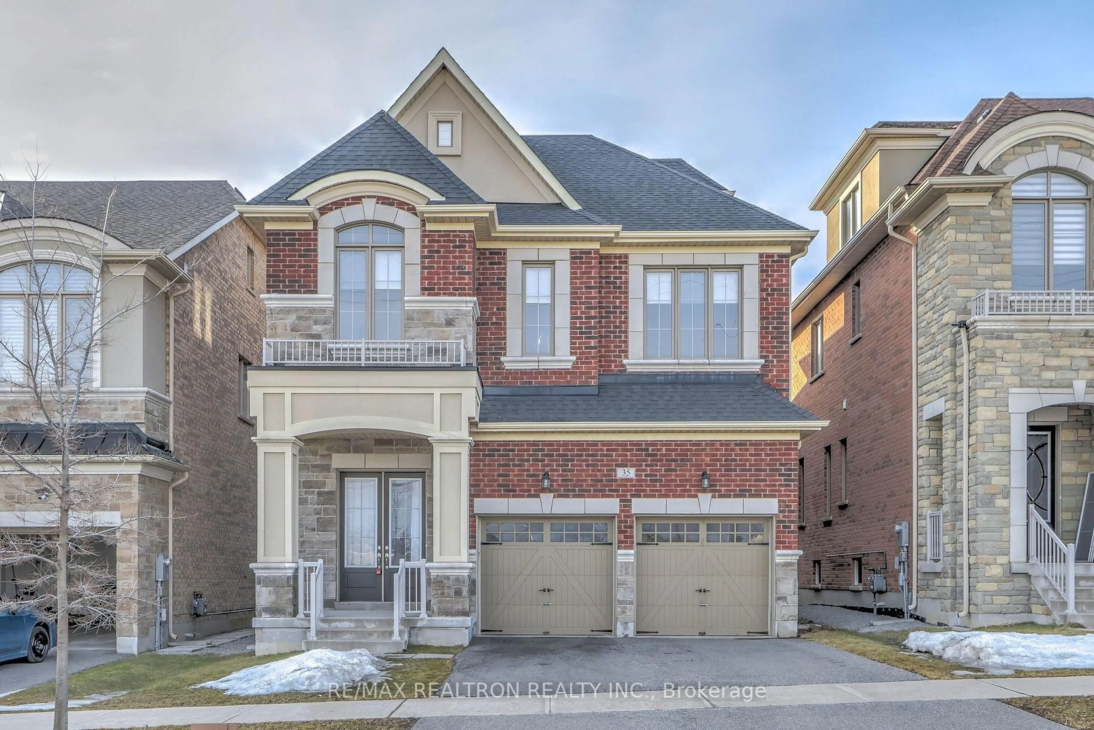 Home with brick exterior material, street for 35 Giardina Cres, Richmond Hill Ontario L4B 0G1