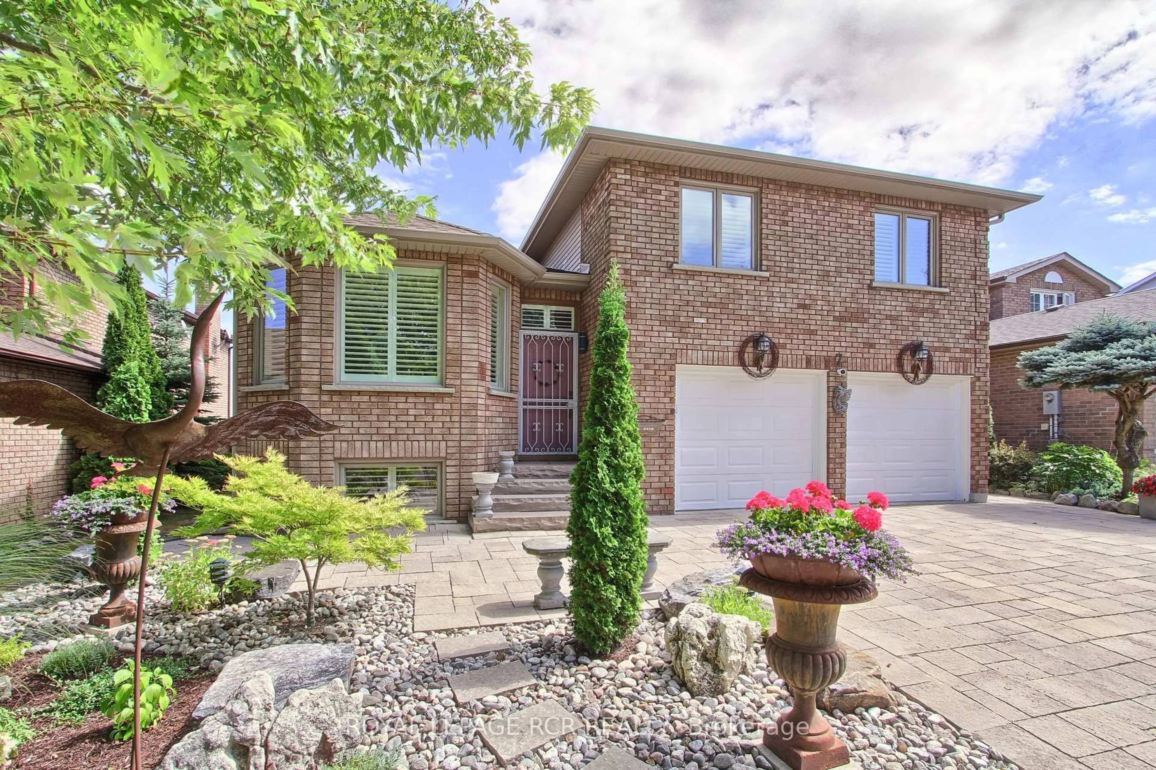 Home with brick exterior material, street for 7 Hulst Dr, Bradford West Gwillimbury Ontario L3Z 2T1