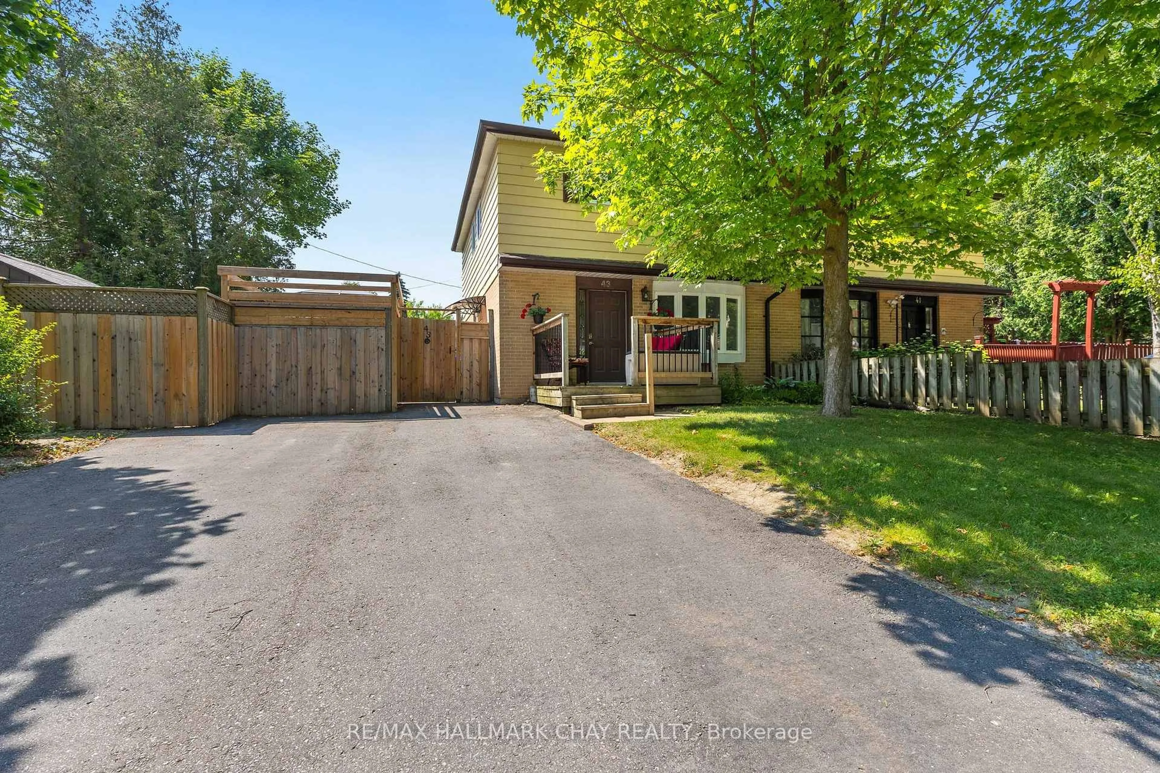 A pic from outside/outdoor area/front of a property/back of a property/a pic from drone, street for 43 Adeline Ave, New Tecumseth Ontario L0G 1W0