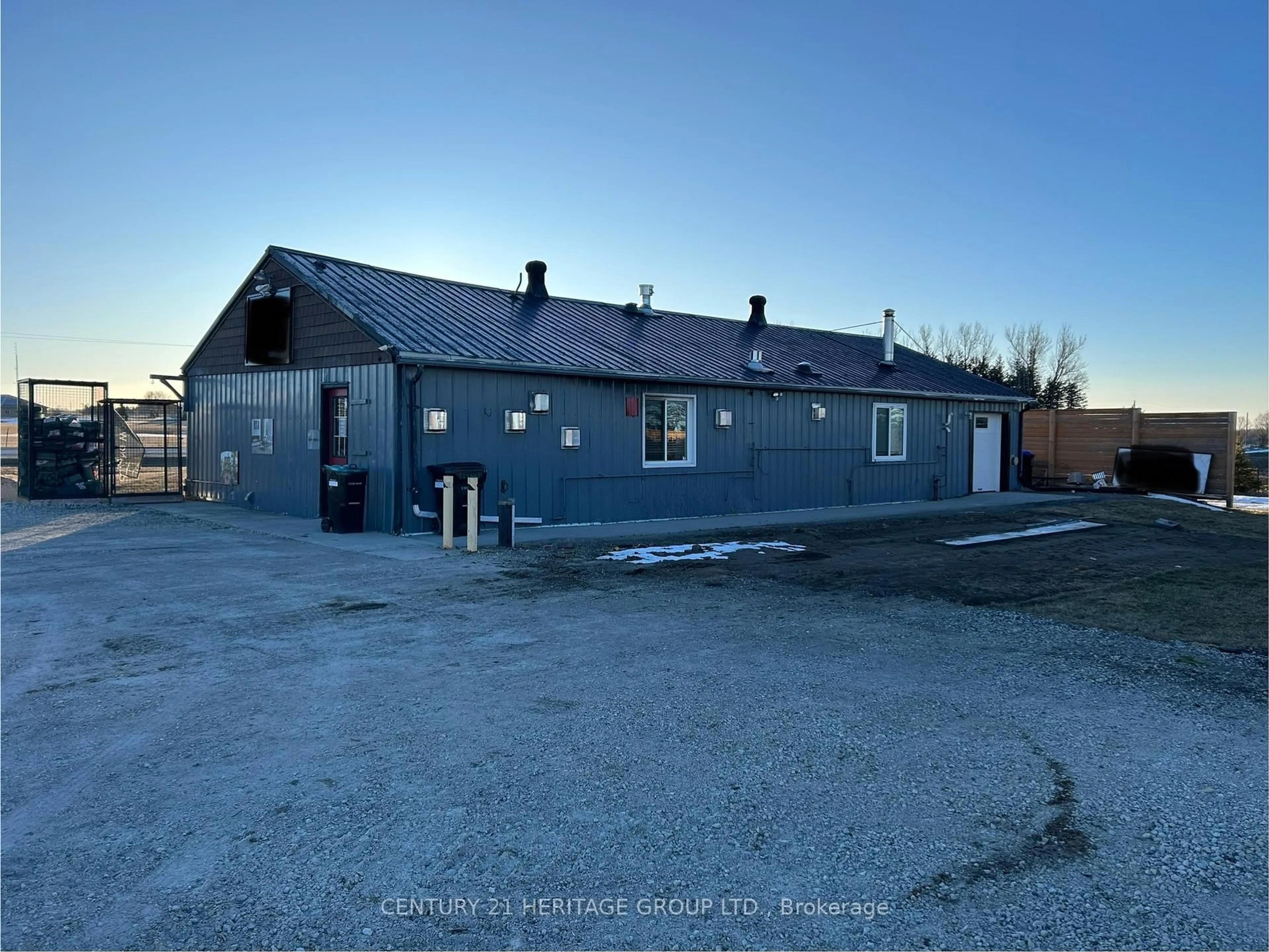 A pic from outside/outdoor area/front of a property/back of a property/a pic from drone, building for 7927 30 Sdrd, Adjala-Tosorontio Ontario L9R 1V1
