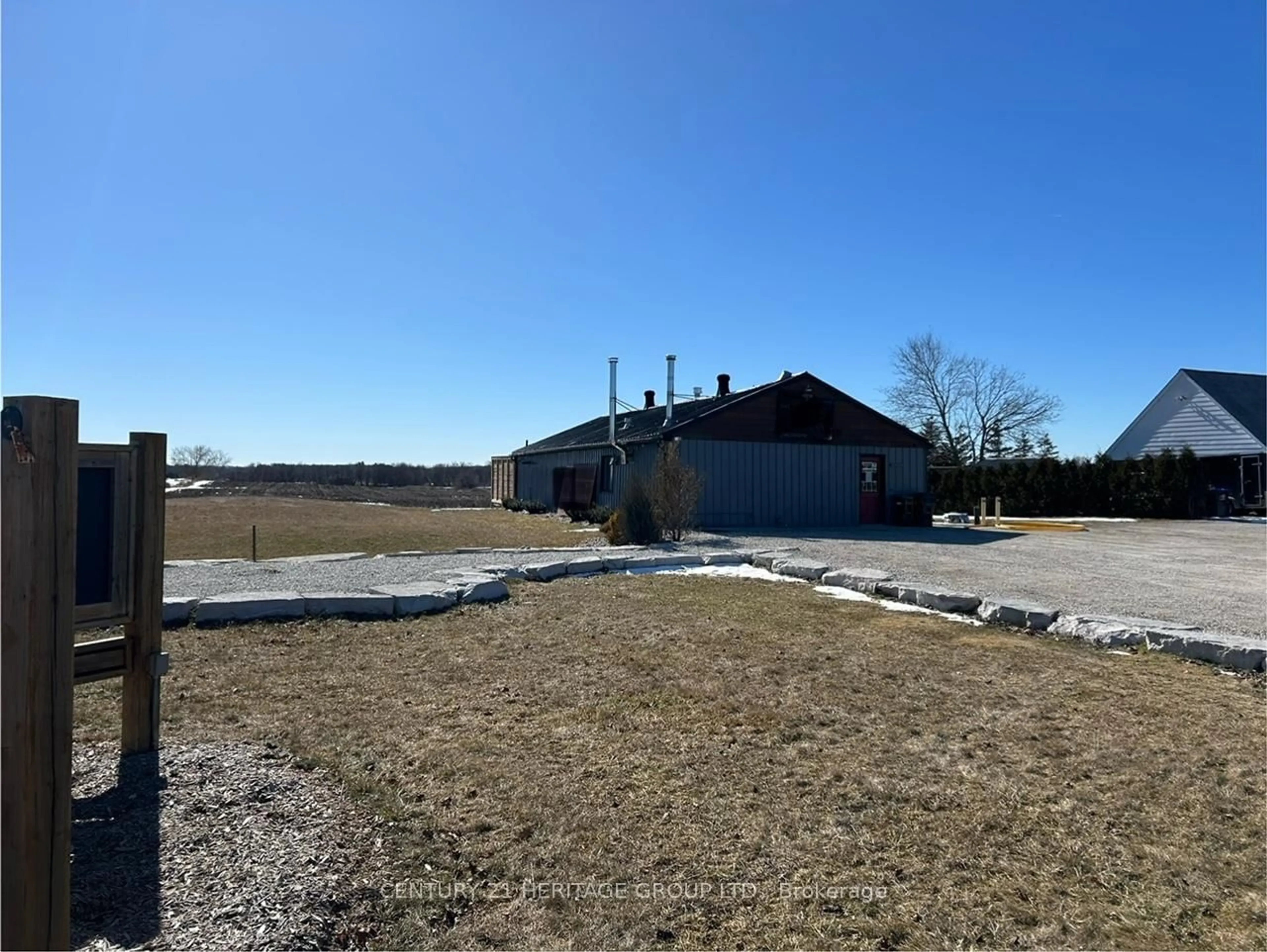 A pic from outside/outdoor area/front of a property/back of a property/a pic from drone, building for 7927 30 Sdrd, Adjala-Tosorontio Ontario L9R 1V1