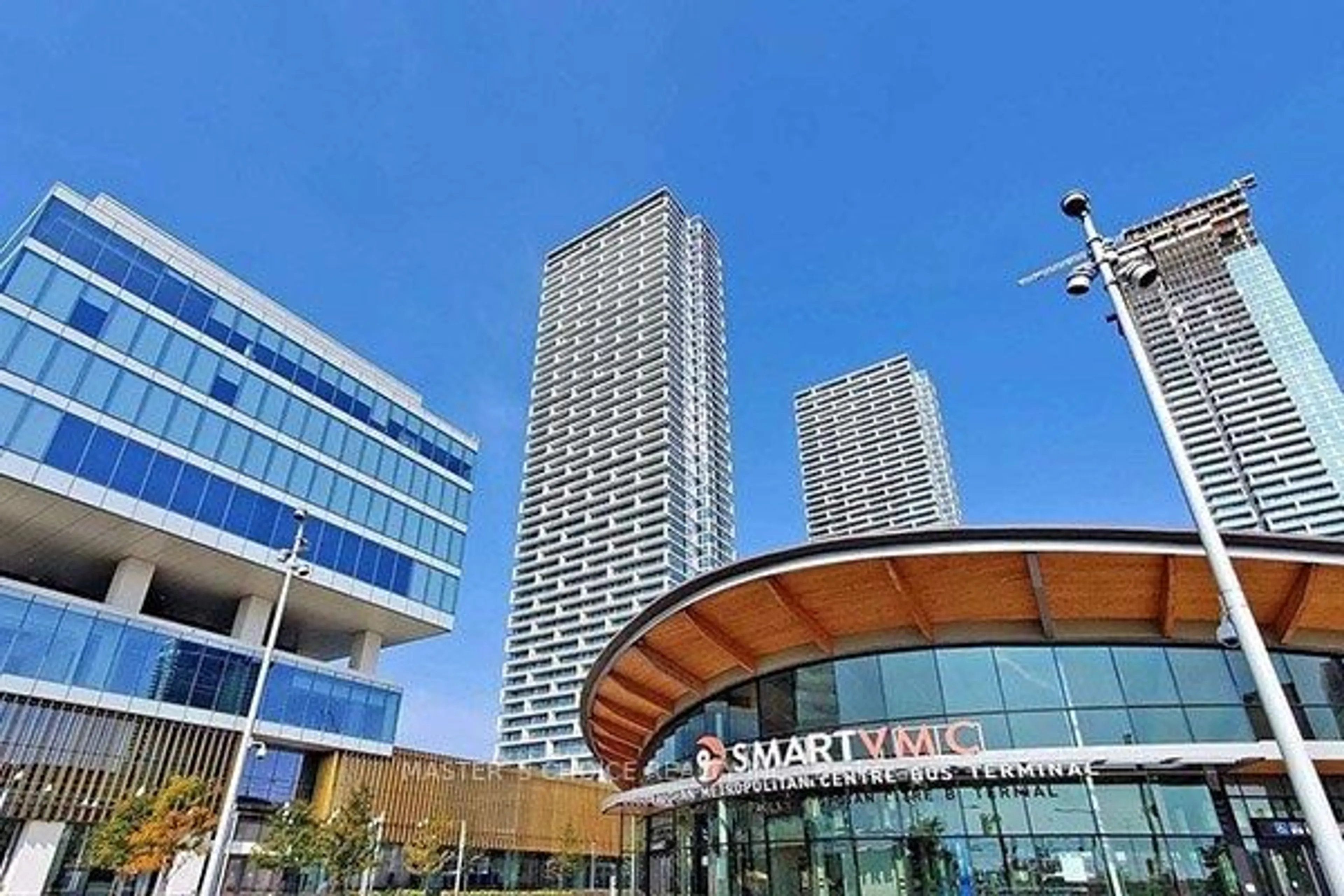 Indoor foyer for 898 PORTAGE Pkwy #3608, Vaughan Ontario L4K 0J6