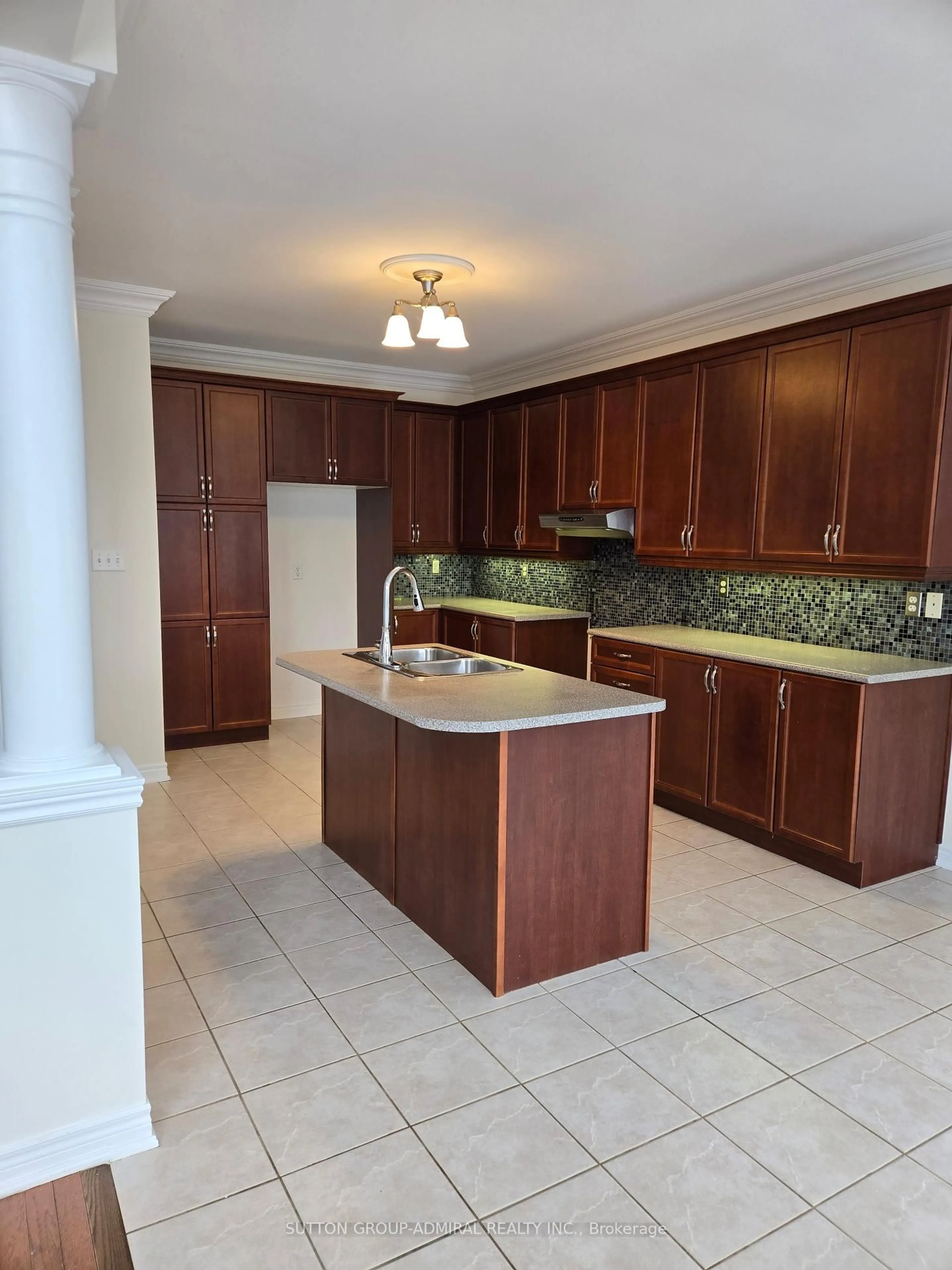 Open concept kitchen, ceramic/tile floor for 36 Selleck Dr, Richmond Hill Ontario L4E 4X3