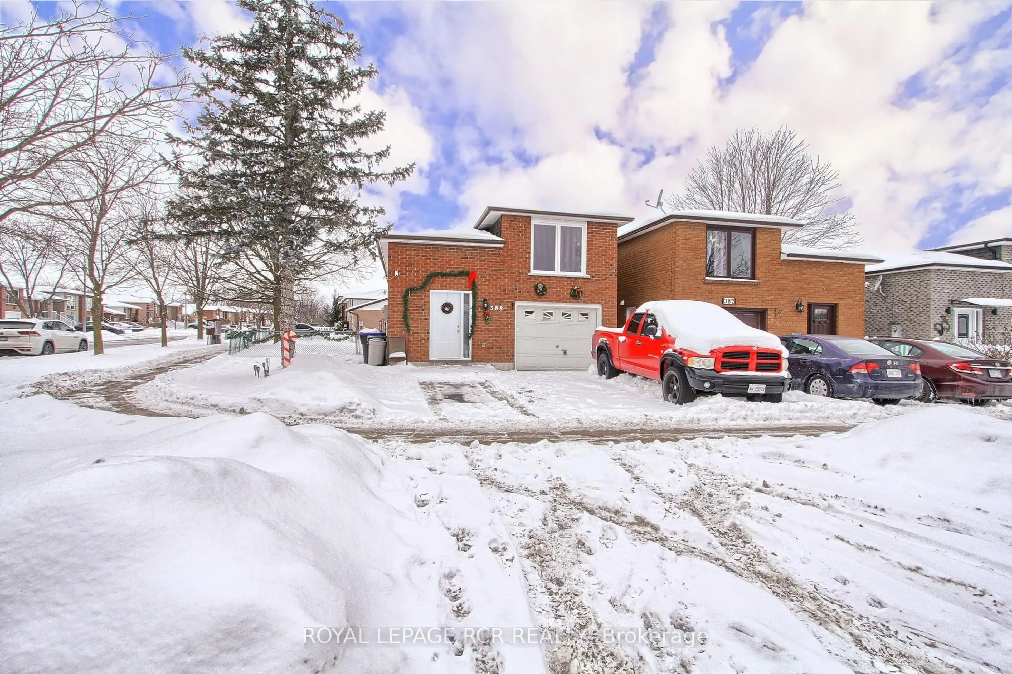 A pic from outside/outdoor area/front of a property/back of a property/a pic from drone, street for 388 Parkwood Ave, Bradford West Gwillimbury Ontario L3Z 2W9