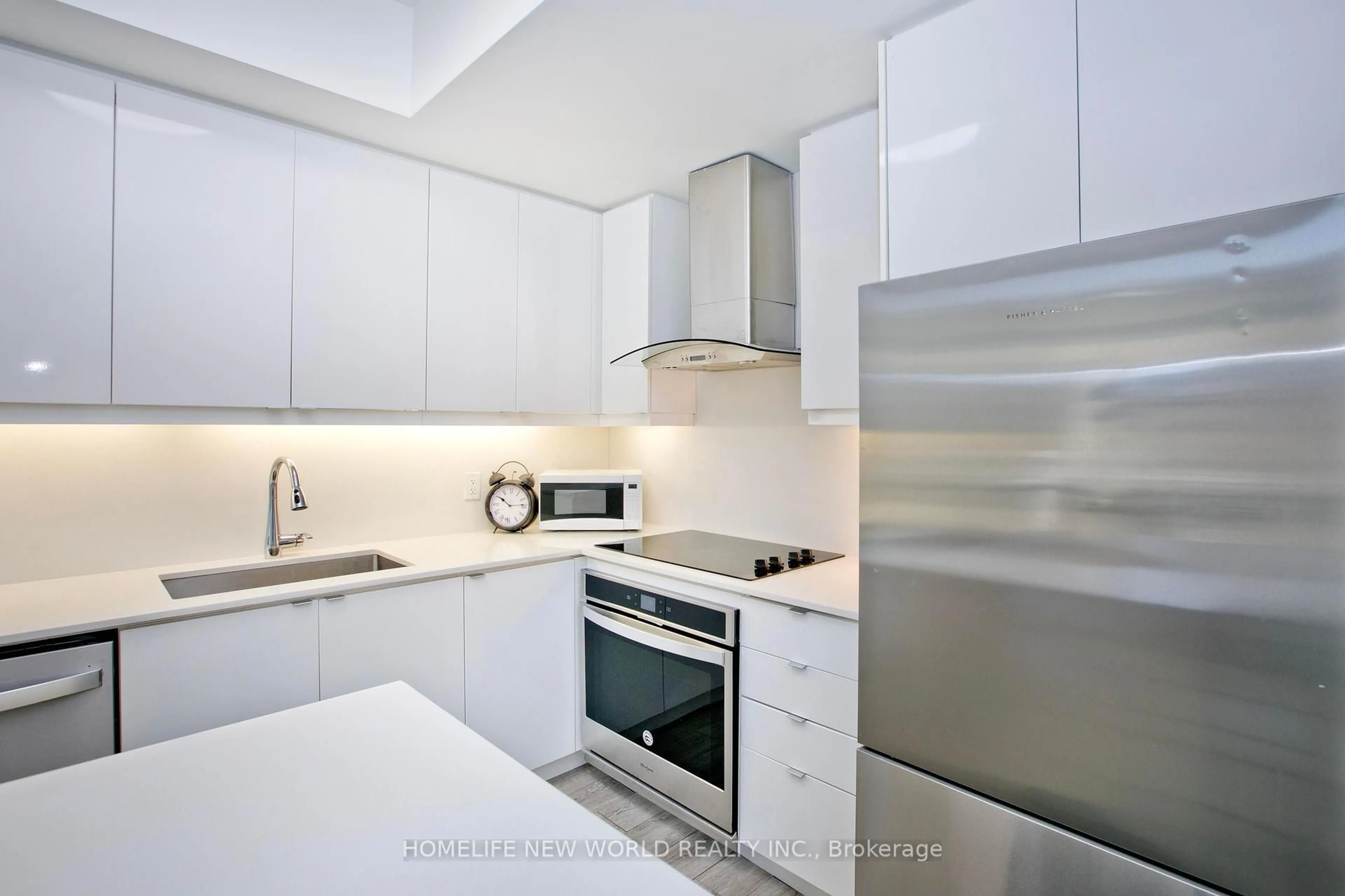 Standard kitchen, ceramic/tile floor for 9618 Yonge St #105, Richmond Hill Ontario L4C 0X5