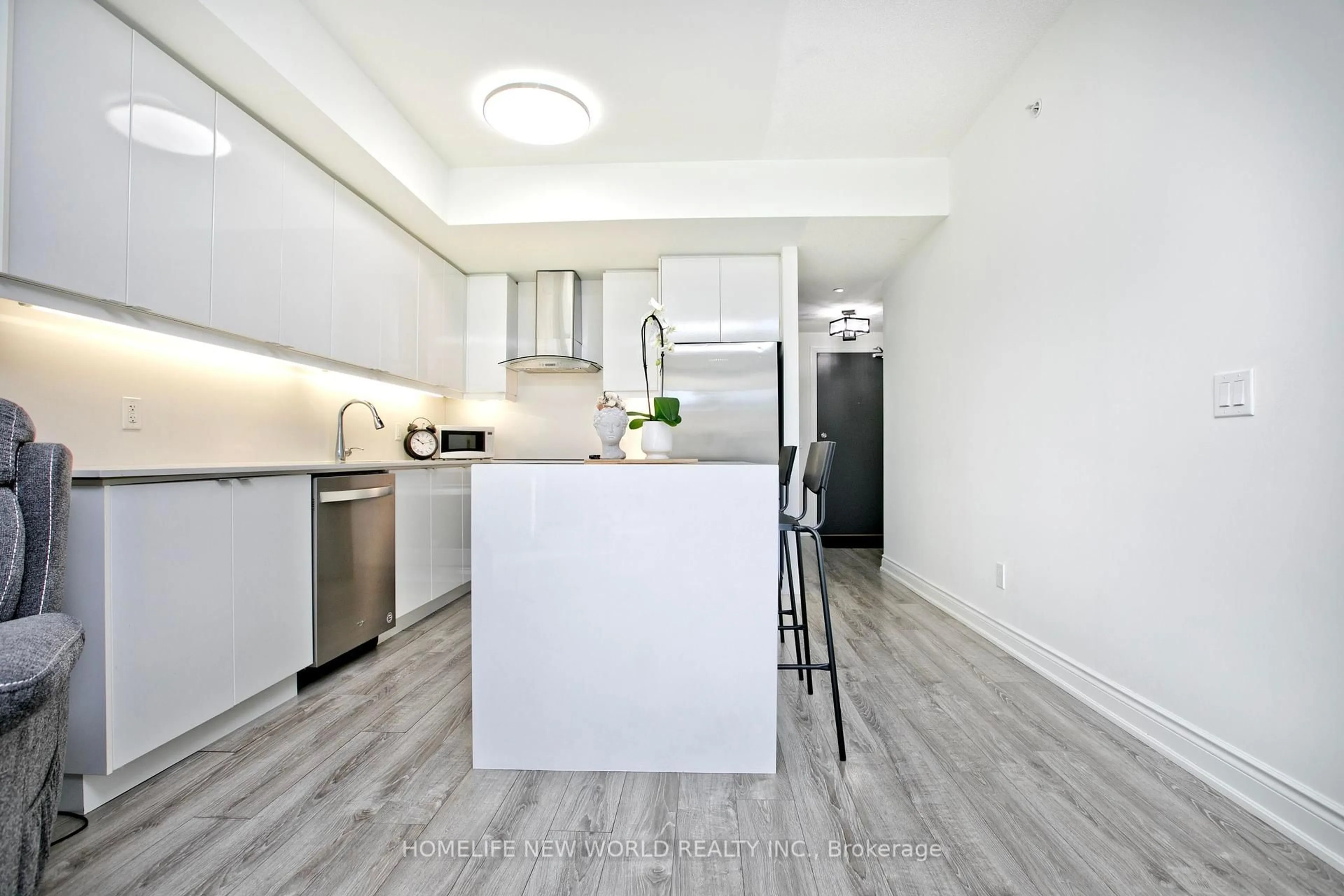 Open concept kitchen, unknown for 9618 Yonge St #105, Richmond Hill Ontario L4C 0X5