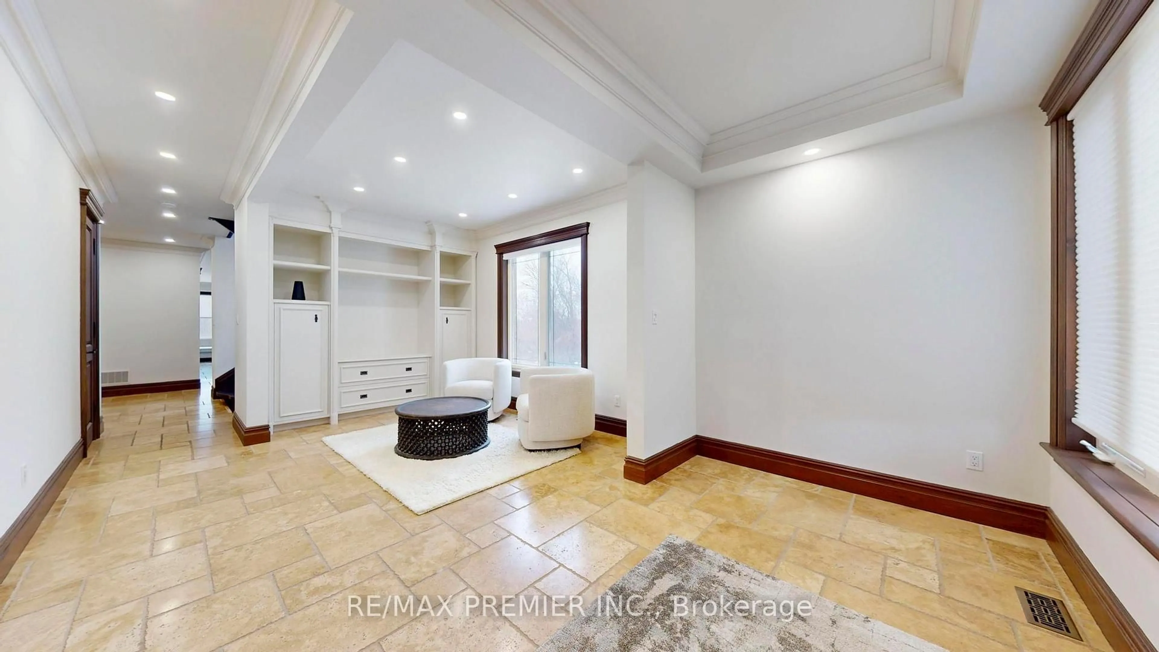 A pic of a room for 249 Ashton Dr, Vaughan Ontario L6A 3W9